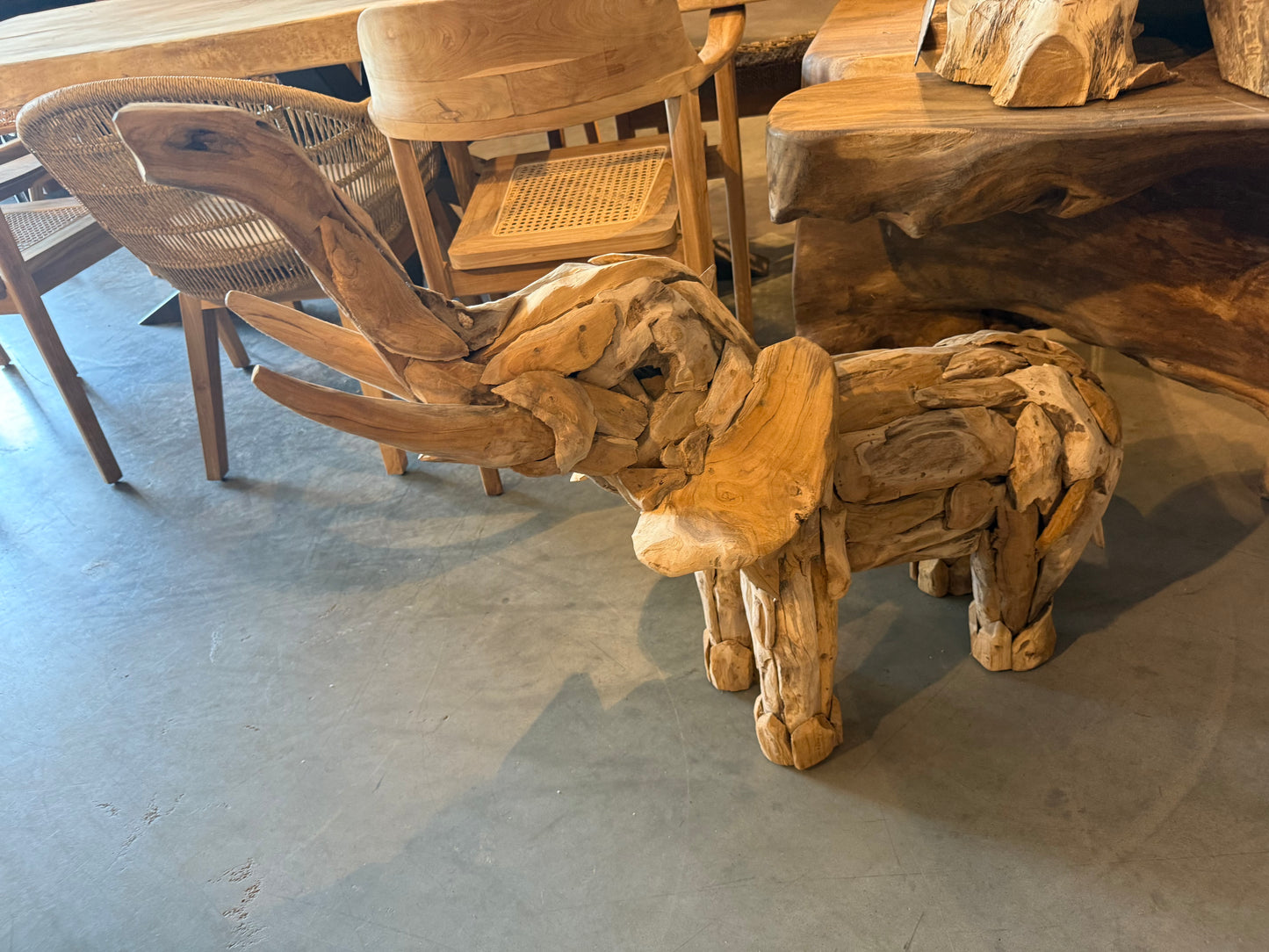 Sculpture animale artisanale en bois flotté