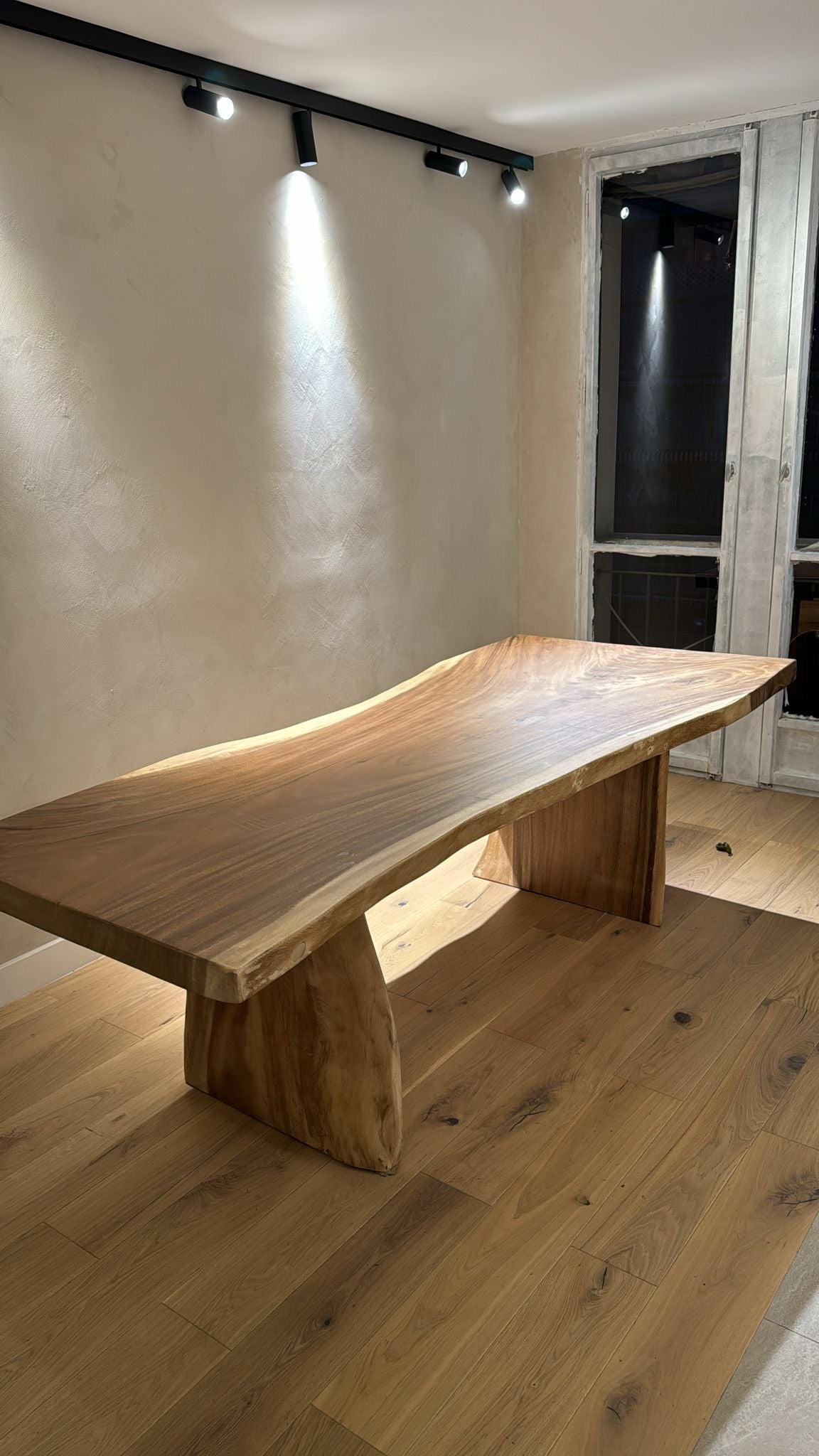 Table en Bois de Suar Massif sur Mesure | Meuble Ébéniste