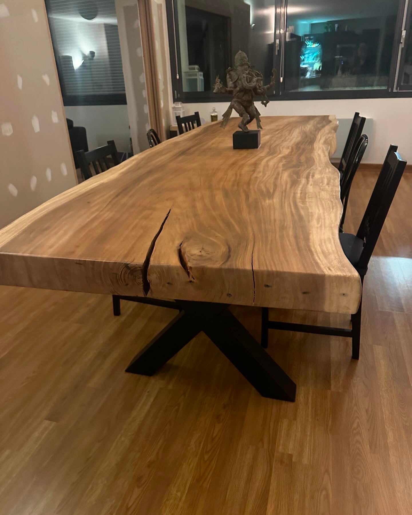 Table en Bois de Suar Massif sur Mesure | Meuble Ébéniste