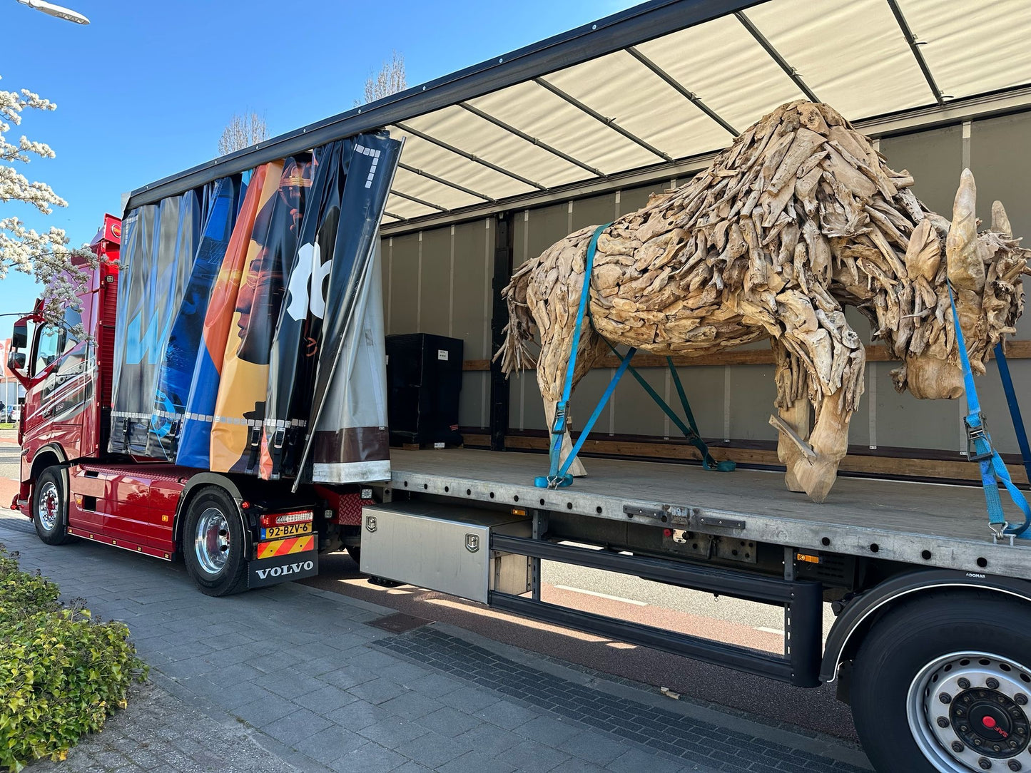 Sculpture d'Animal en Bois Flotté sur Mesure | Meuble Ébéniste