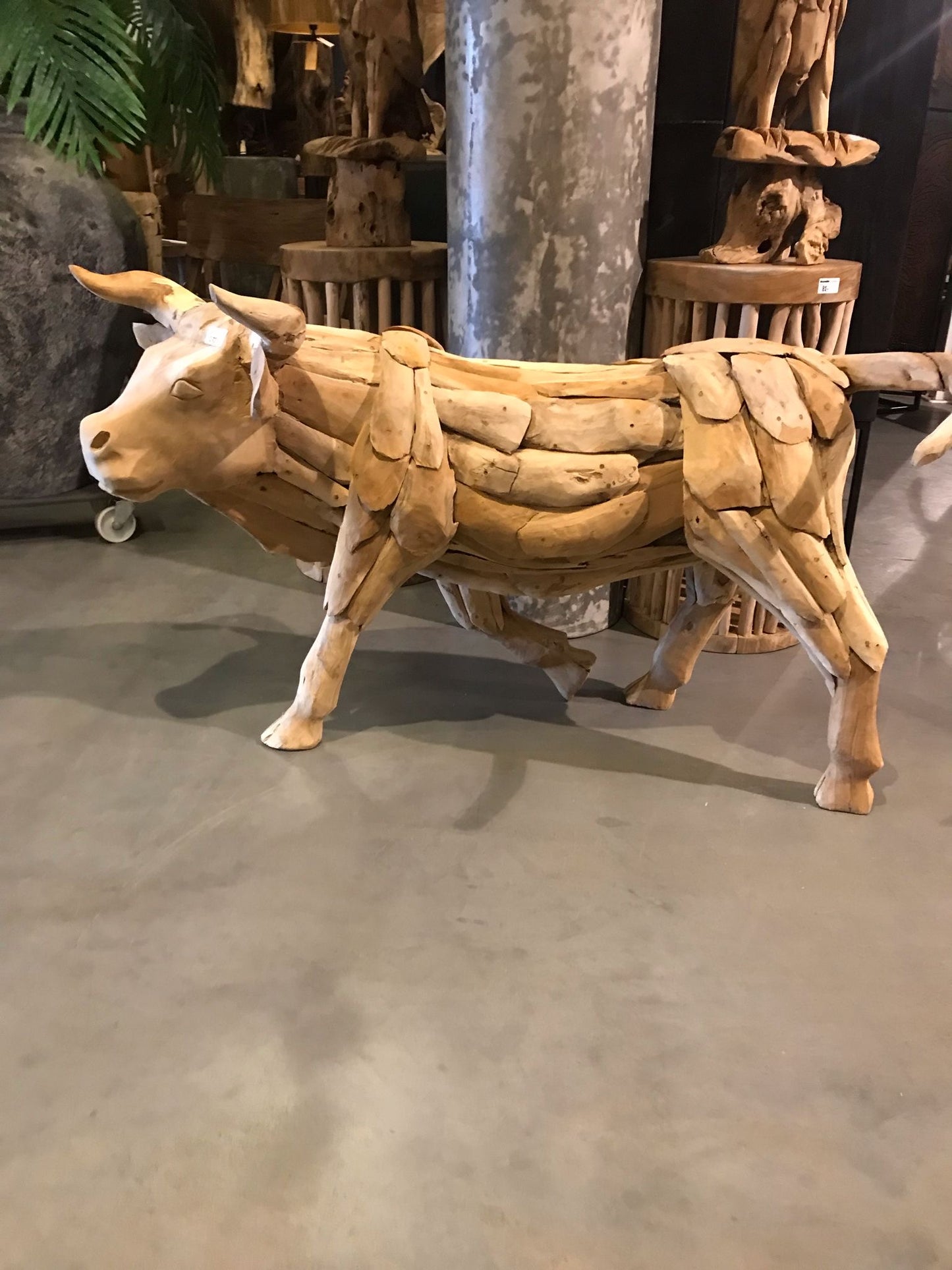 Sculpture animale artisanale en bois flotté