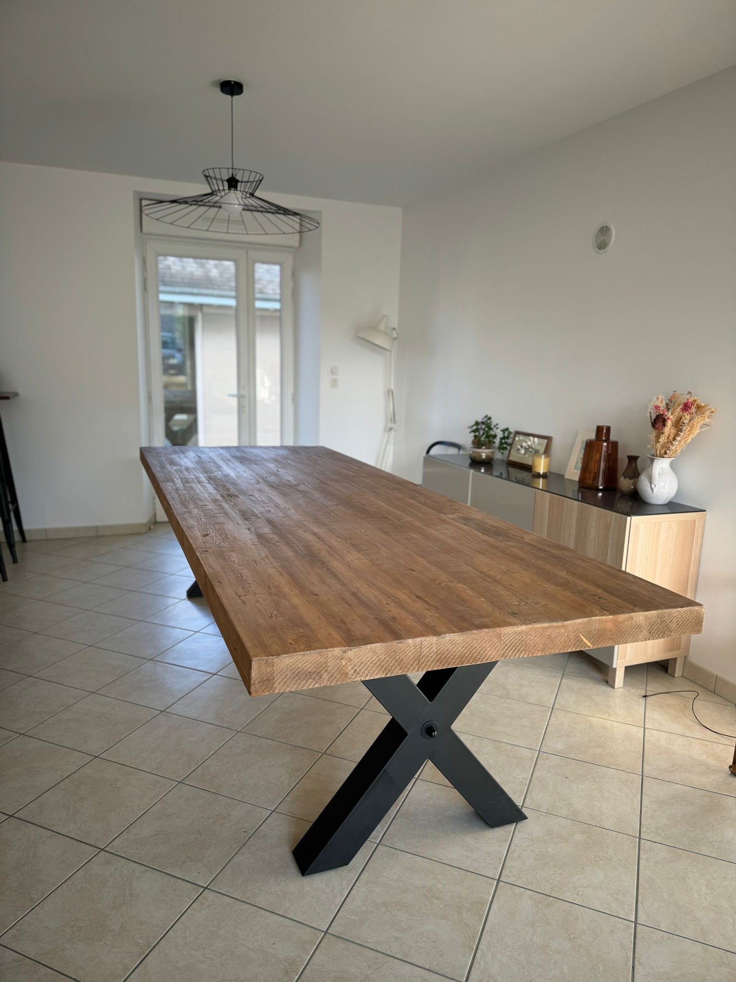 Table en Bois Massif avec Élégants Pieds en X RIETI - 240 X 100 CM