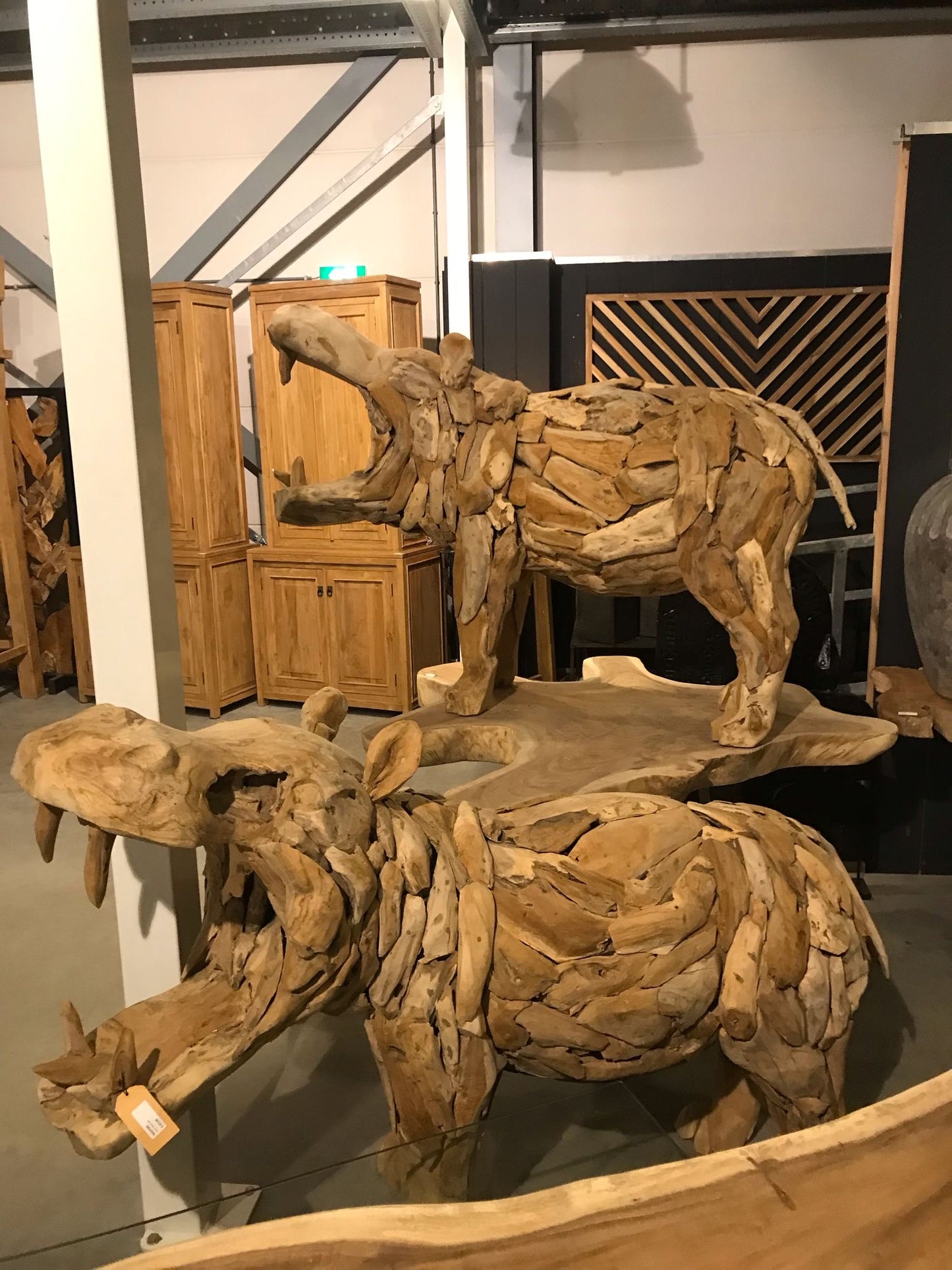 Sculpture animale artisanale en bois flotté