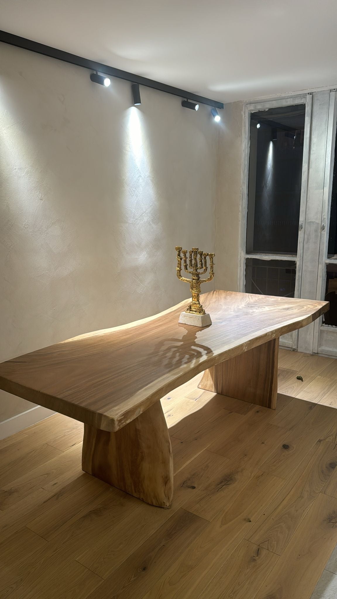 Table en Bois de Suar Massif sur Mesure | Meuble Ébéniste