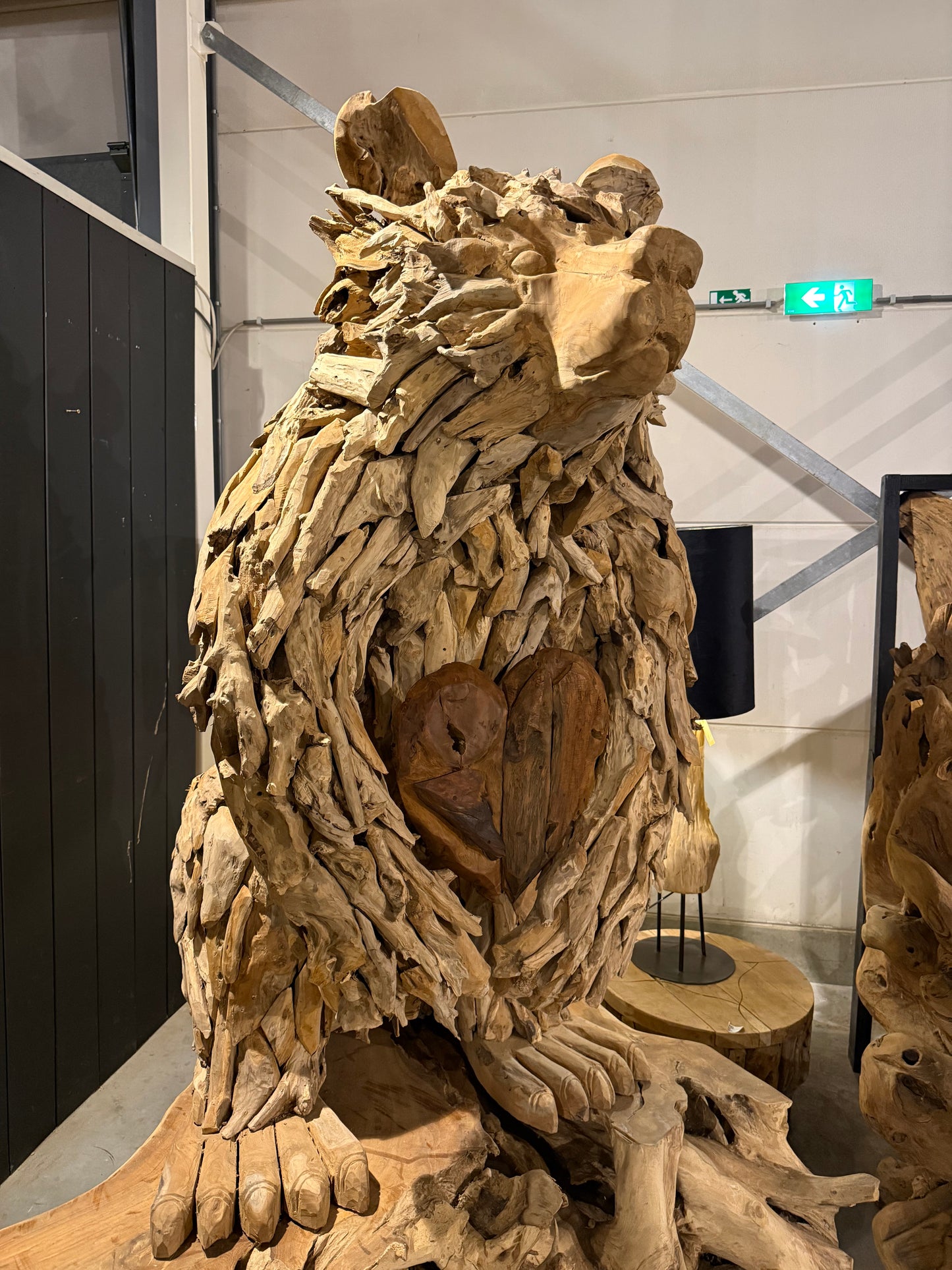 Sculpture animale artisanale en bois flotté