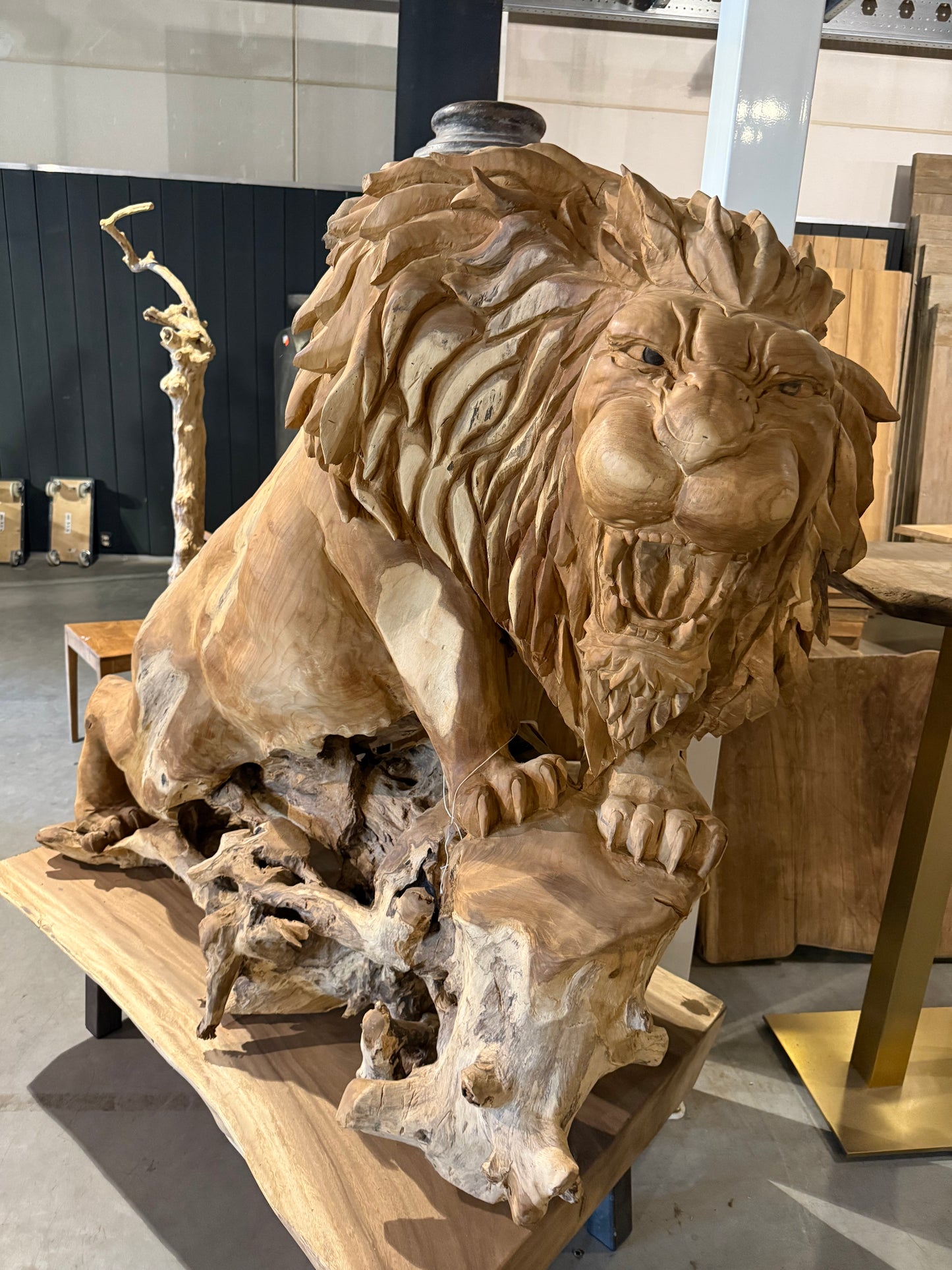 Sculpture d'Animal en Bois Flotté sur Mesure | Meuble Ébéniste