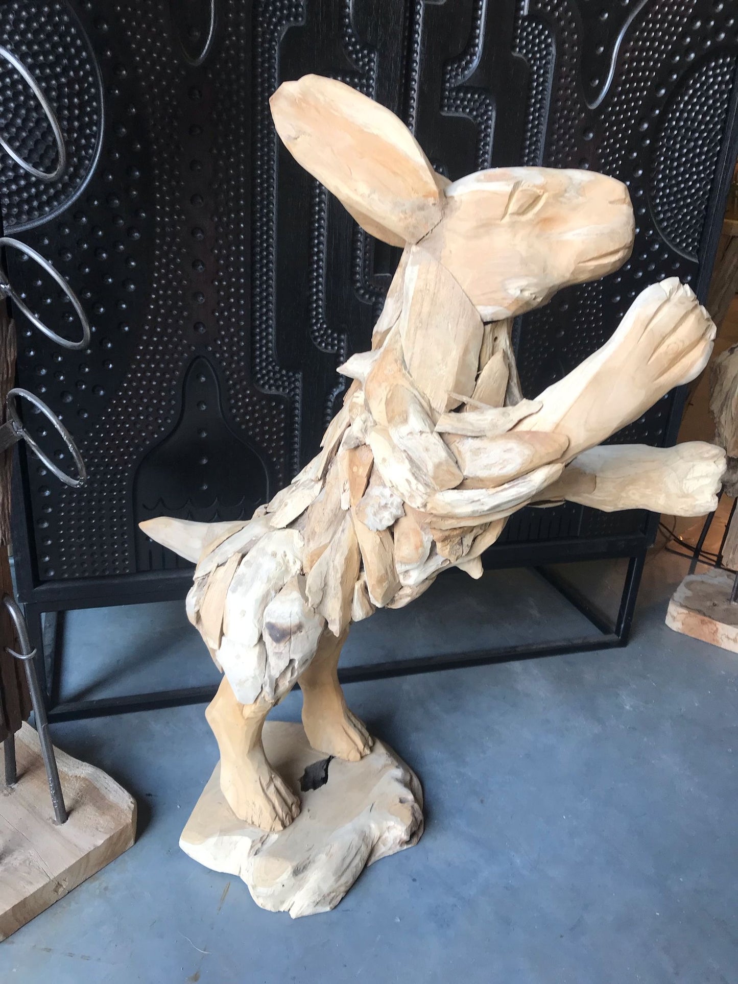 Sculpture animale artisanale en bois flotté