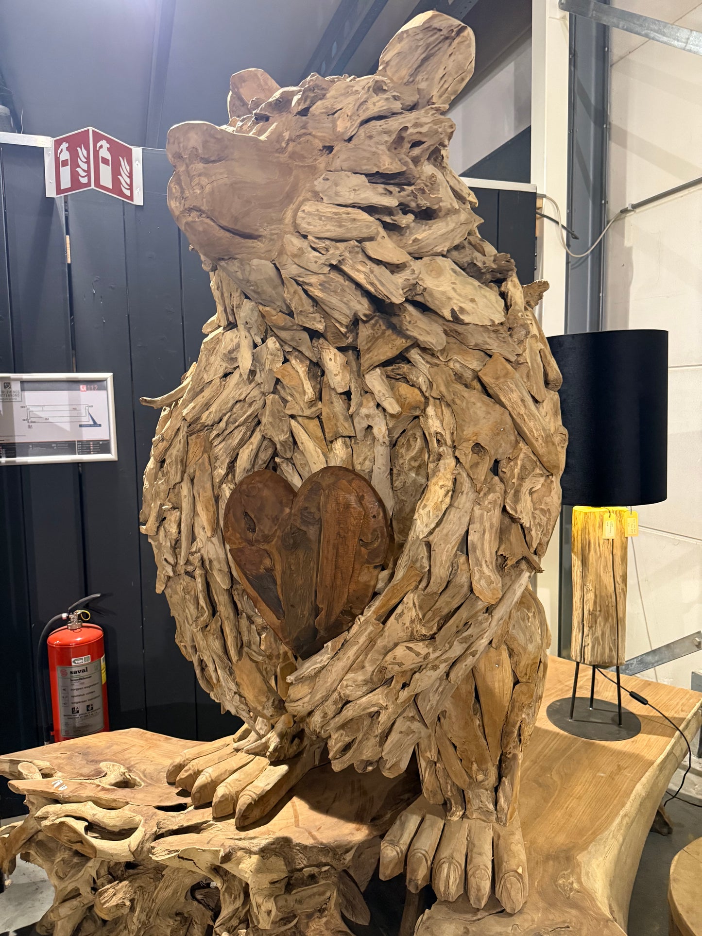 Sculpture d'Animal en Bois Flotté sur Mesure | Meuble Ébéniste