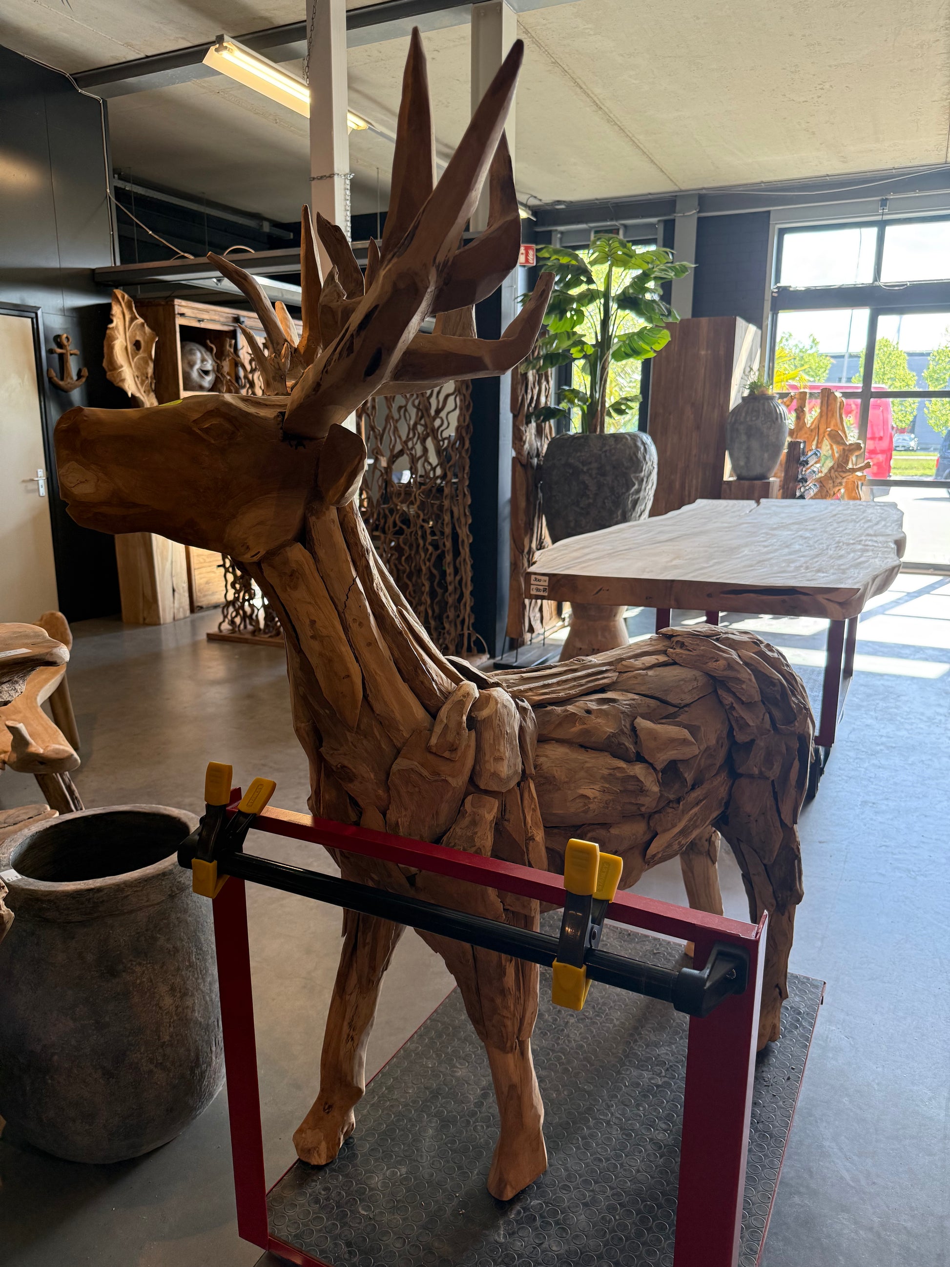 Grande Sculpture de Cerf en Teck Massif | Meuble Ébéniste