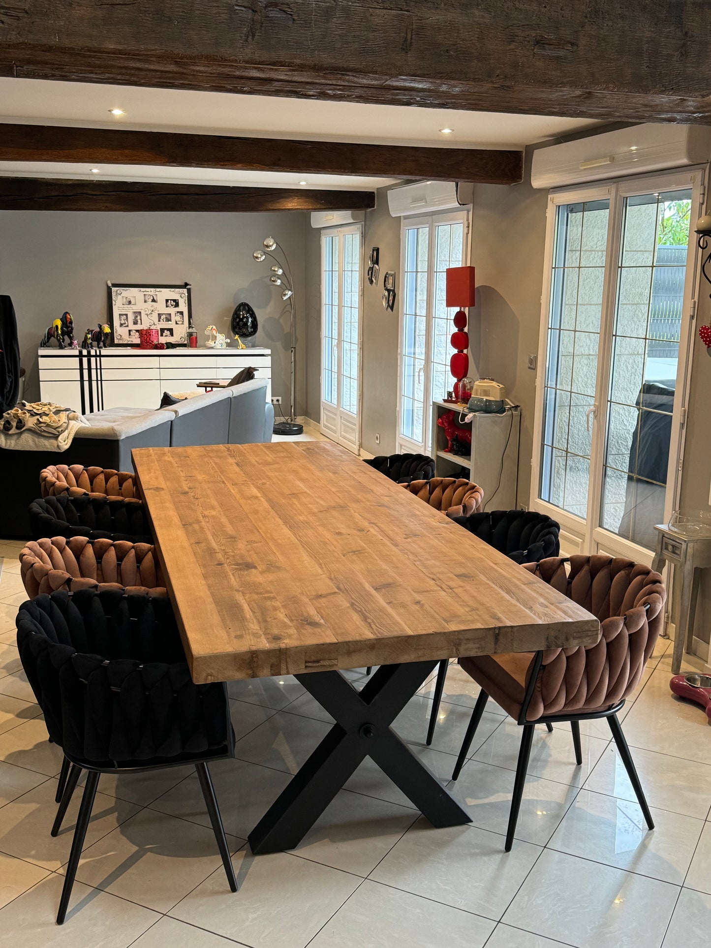 Table en Bois Massif avec Élégants Pieds en X RIETI - 300 x 110 cm