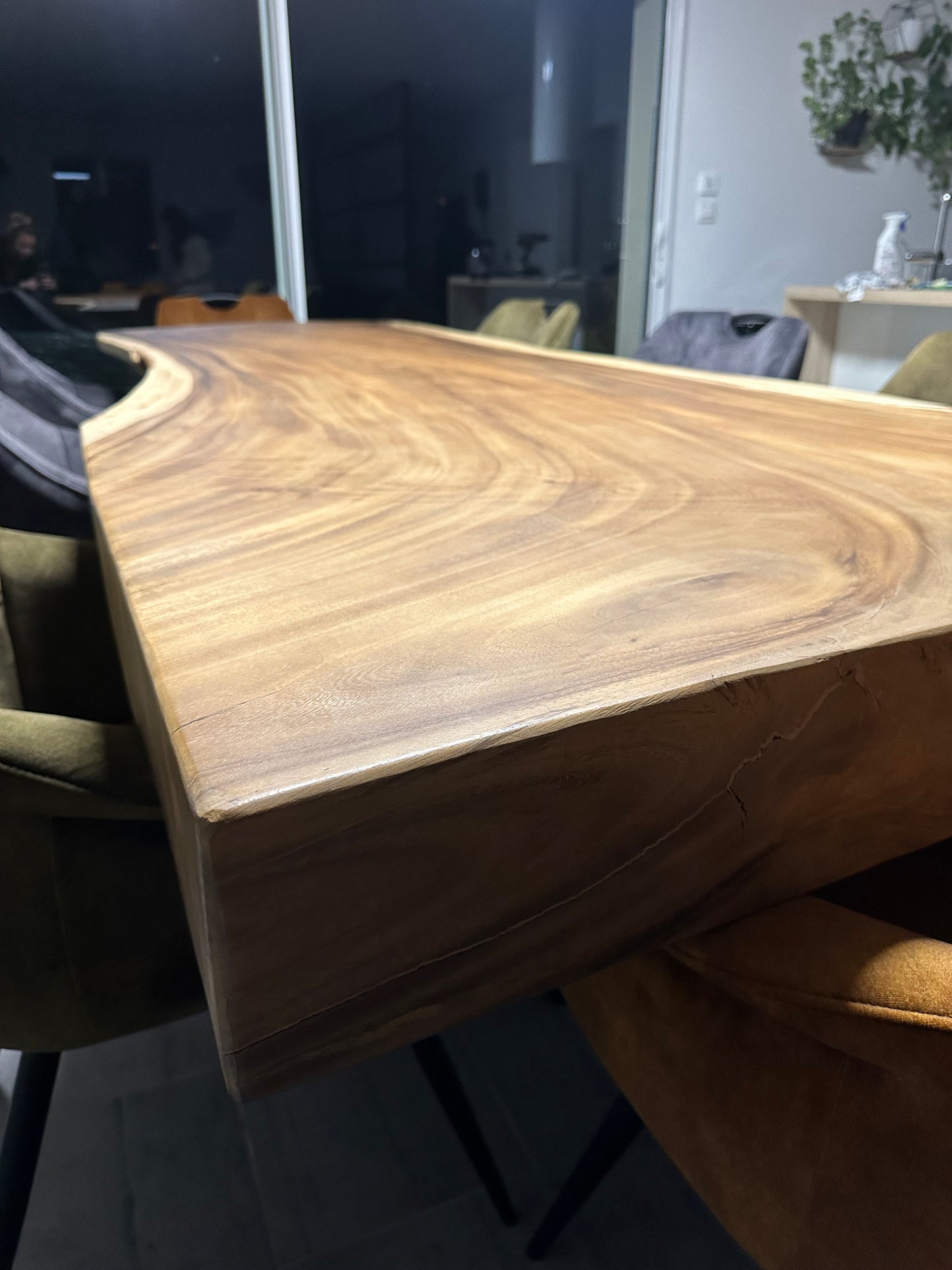 Table en Bois de Suar Massif sur Mesure | Meuble Ébéniste
