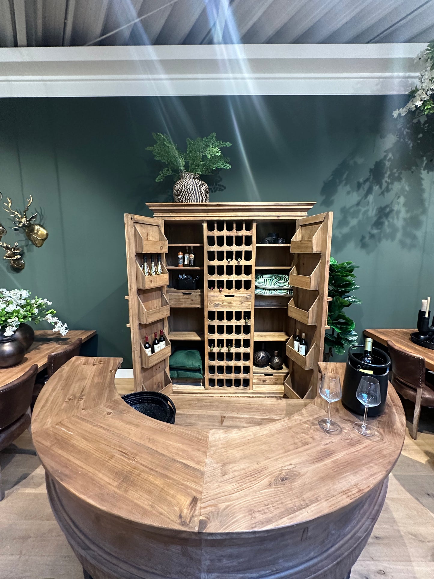 Cellier à Vin Artisanal en Bois Massif