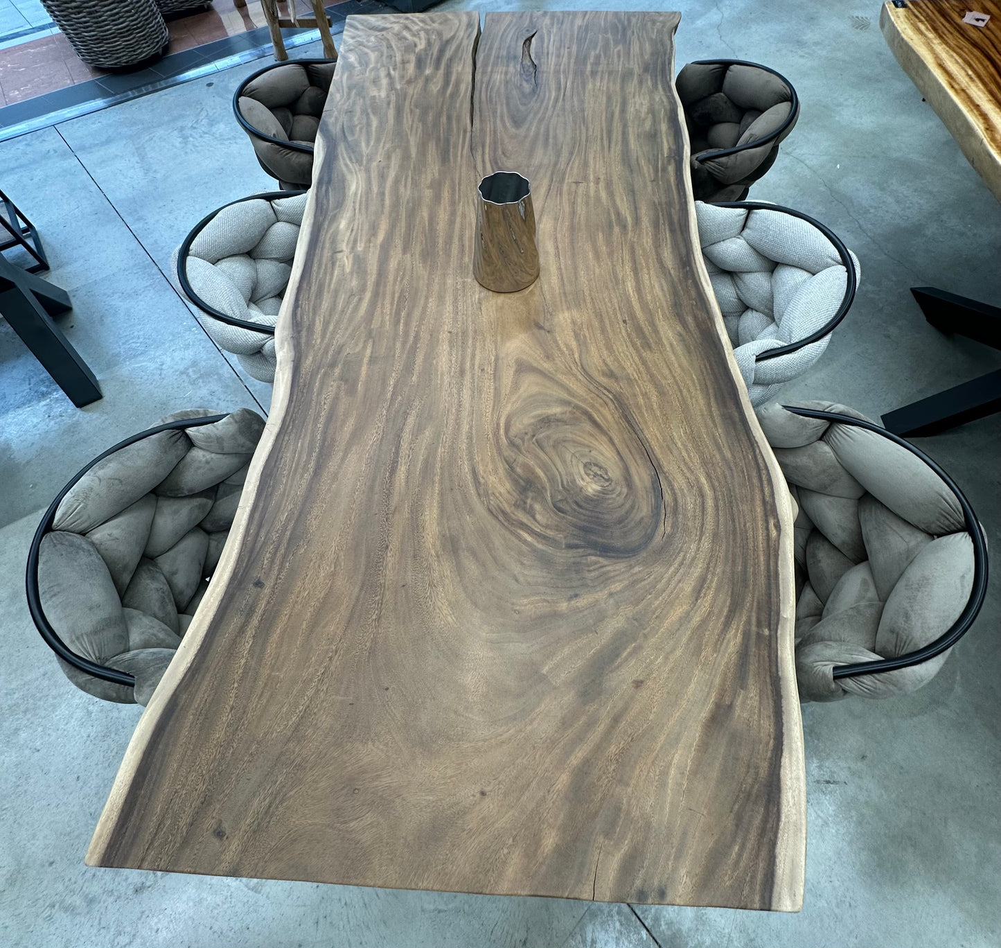 Table en Bois de Suar Massif sur Mesure | Meuble Ébéniste