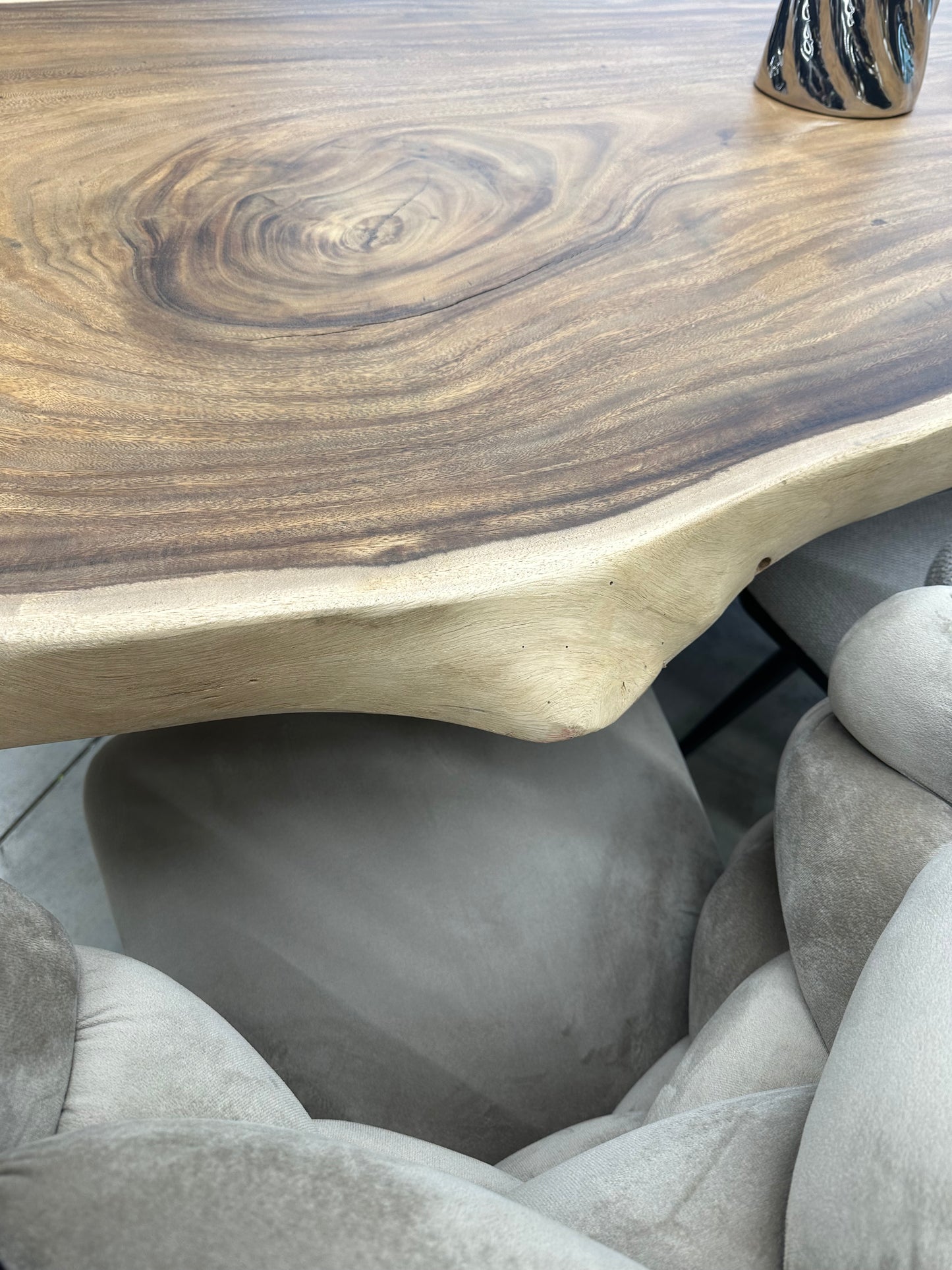 Table en Bois de Suar Massif sur Mesure | Meuble Ébéniste