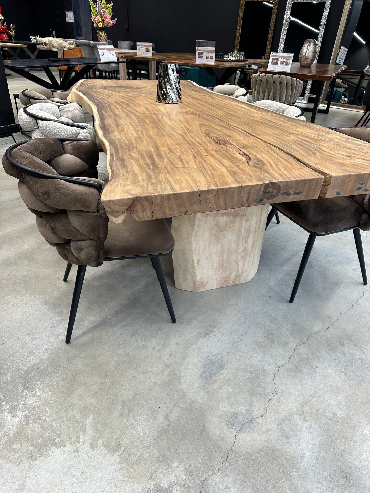 Table en Bois de Suar Massif sur Mesure | Meuble Ébéniste