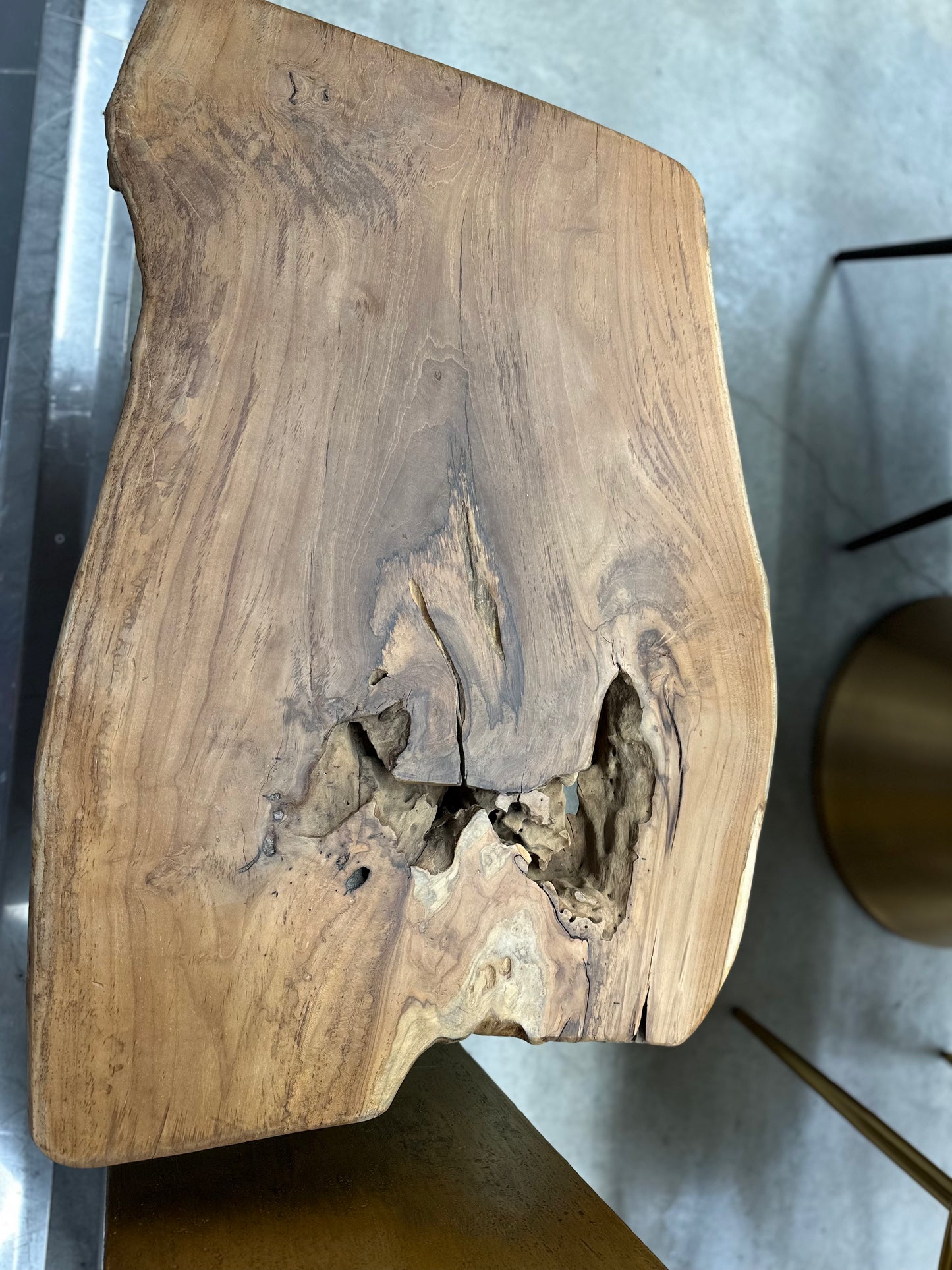 Table Basse en Souche de Bois - Pièce Authentique au Design Naturel