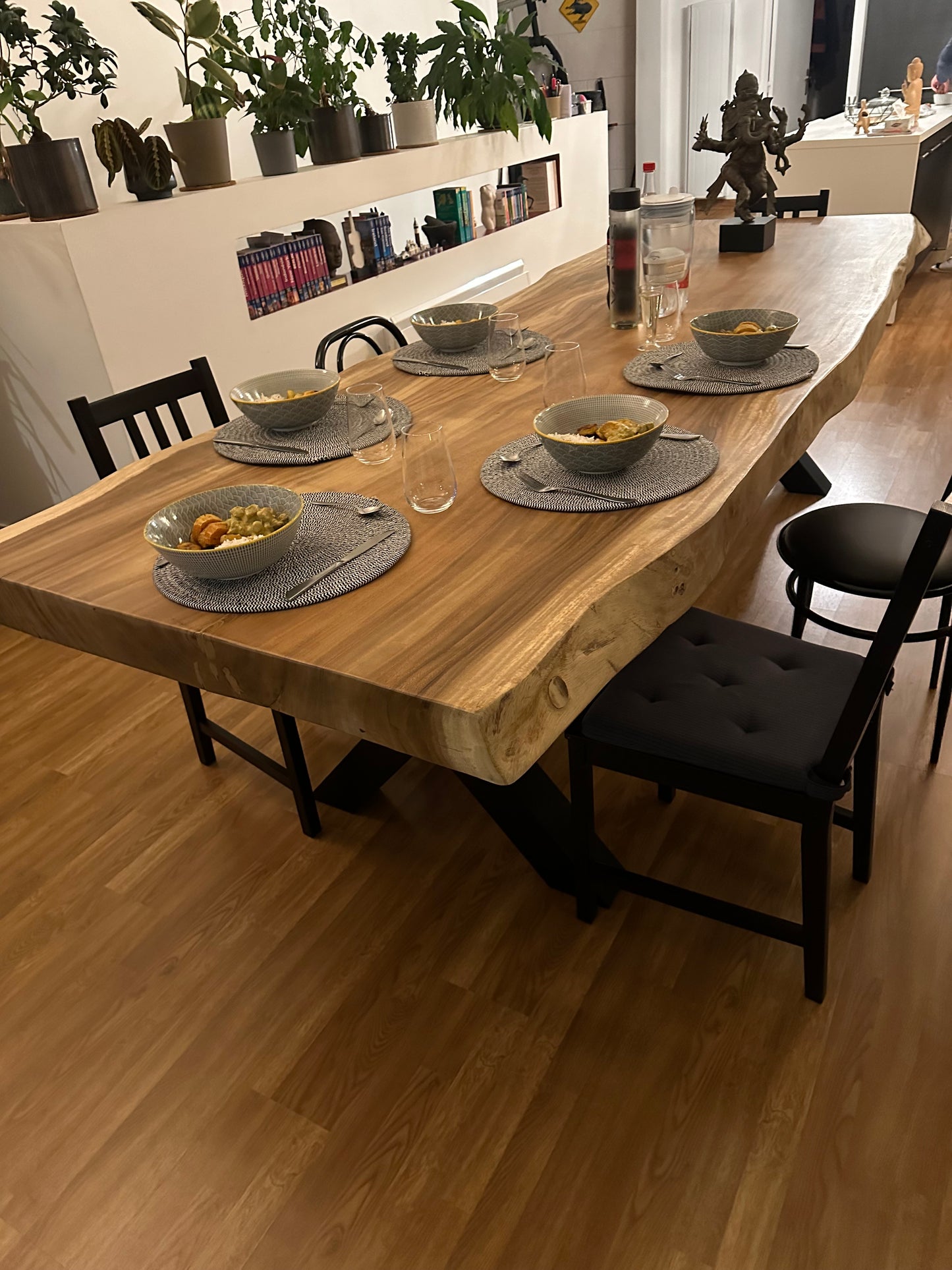 Table en Bois de Suar Massif sur Mesure | Meuble Ébéniste