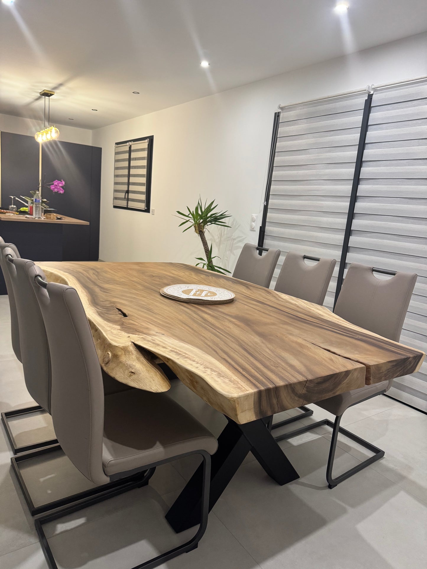 Table en Bois de Suar Massif sur Mesure | Meuble Ébéniste