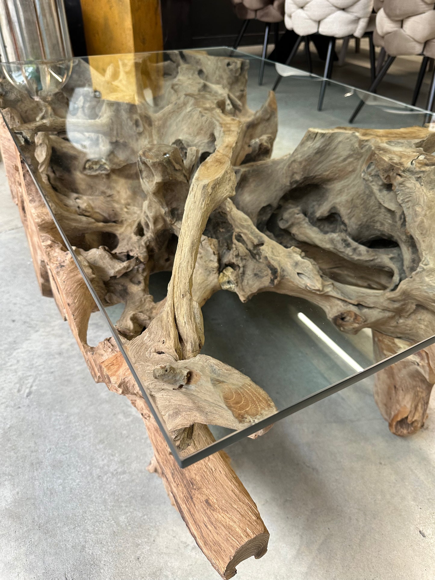 Table Basse Design en Racine de Bois et Plateau Verre