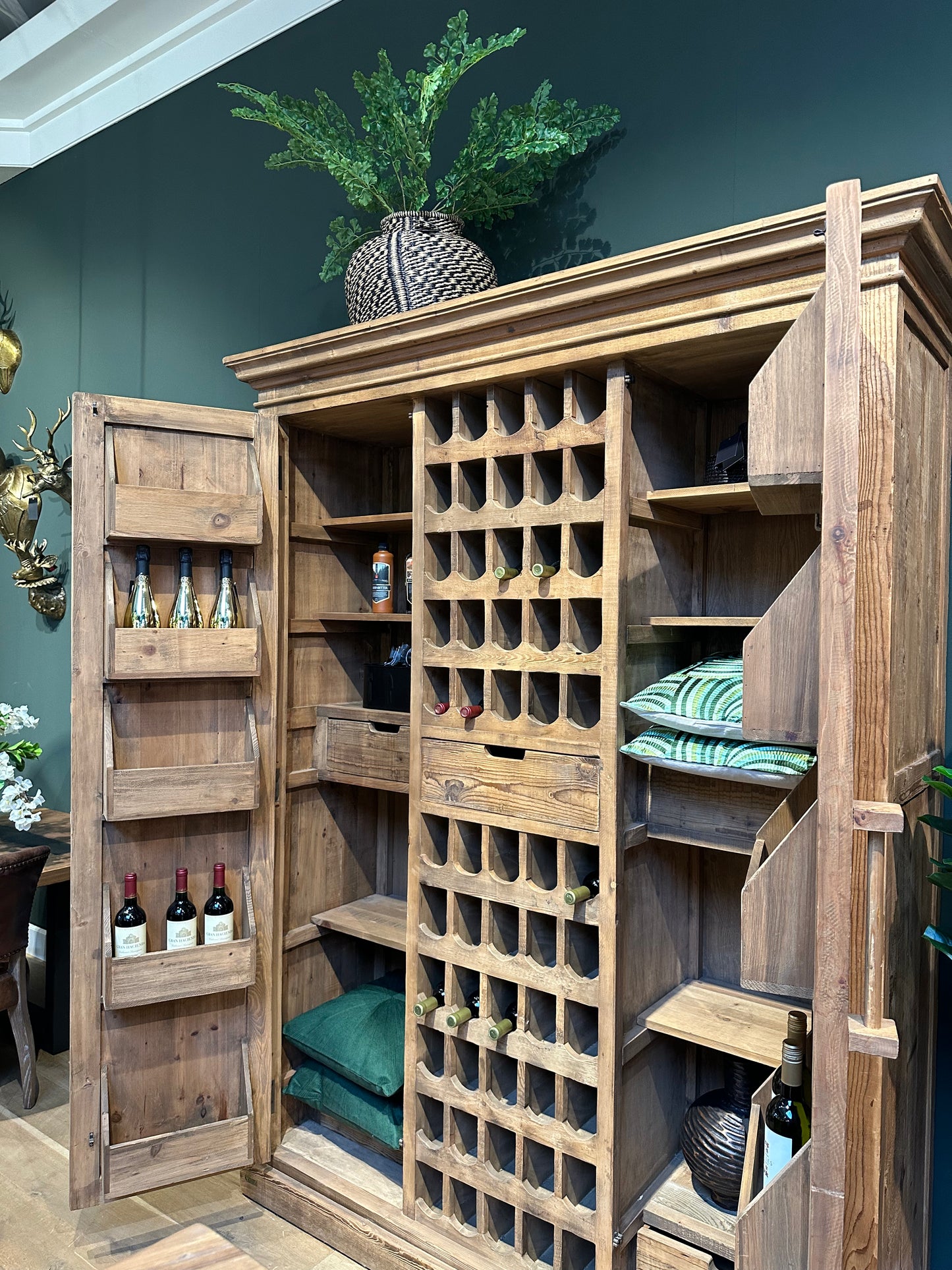 Cellier à Vin Artisanal en Bois Massif