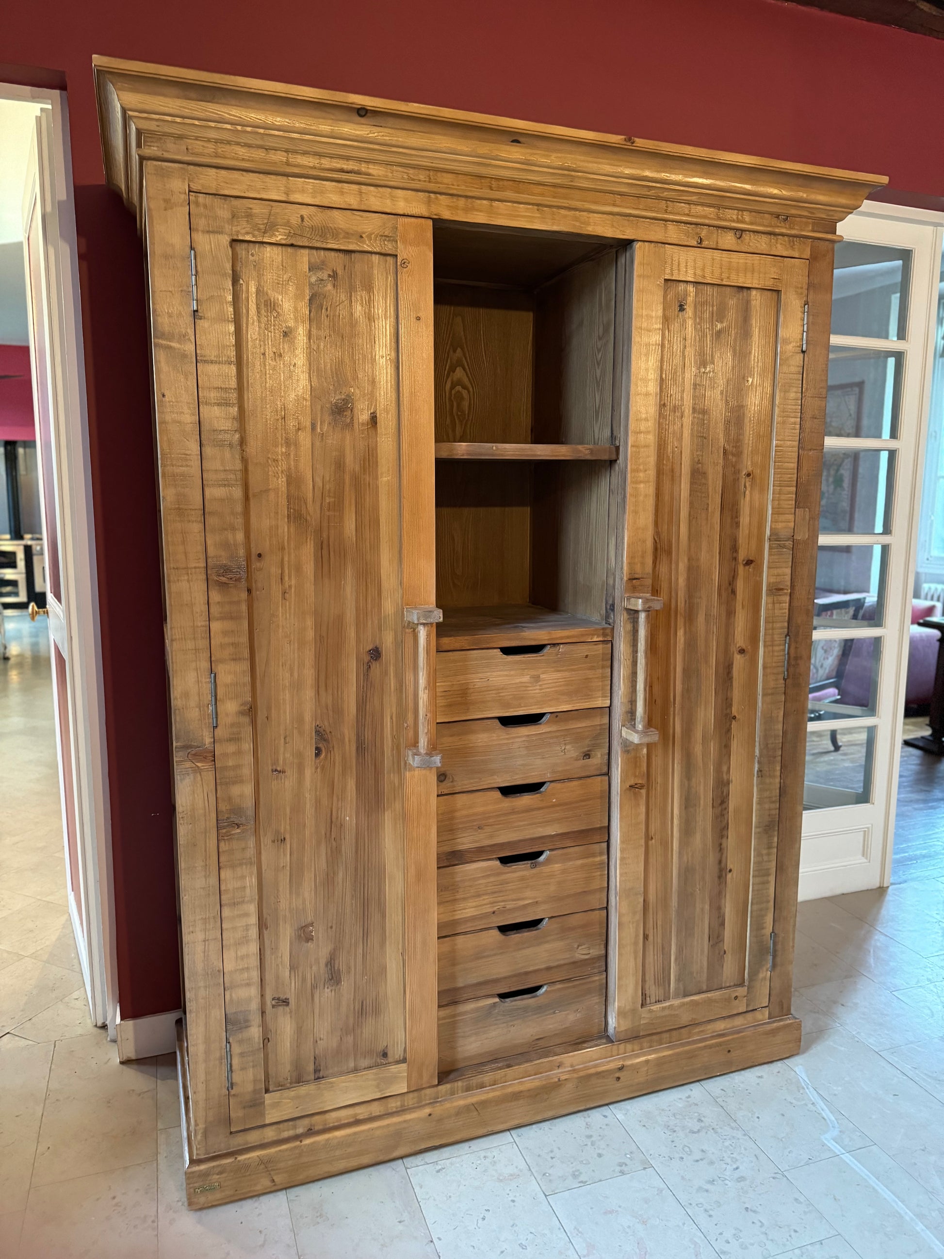 Celier à Vin en Bois - Stockage Élégant et Traditionnel pour Vos Grands Crus - meuble-ebeniste.com devient meuble-ebeniste.fr
