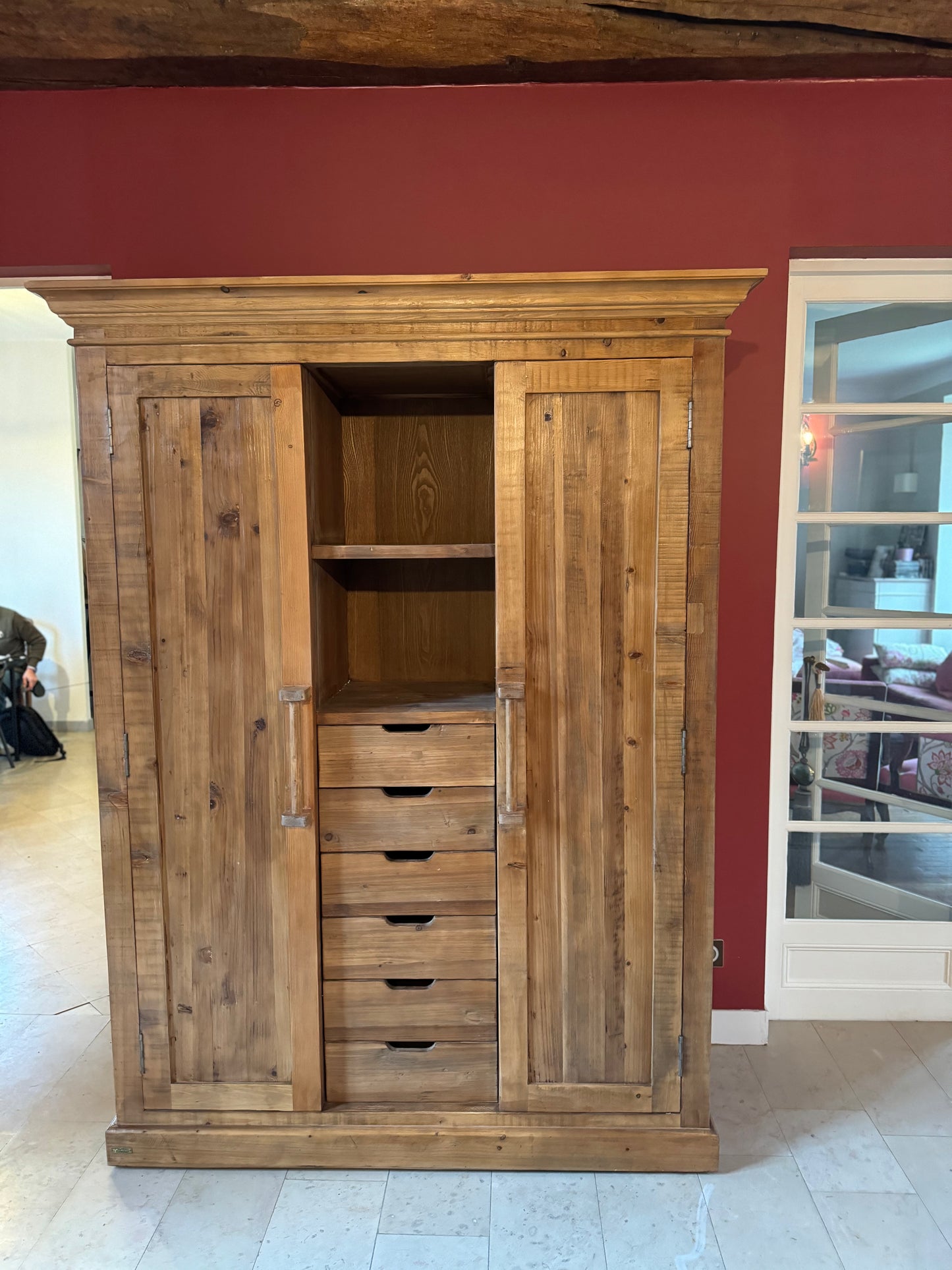 Celier à Vin en Bois - Stockage Élégant et Traditionnel pour Vos Grands Crus - meuble-ebeniste.com devient meuble-ebeniste.fr