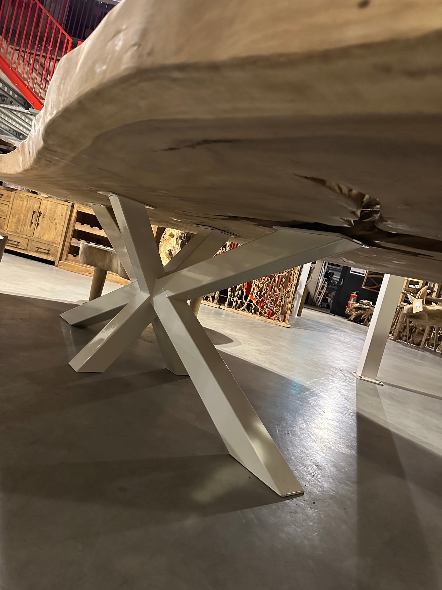 Table en Bois de Suar Massif sur Mesure | Meuble Ébéniste