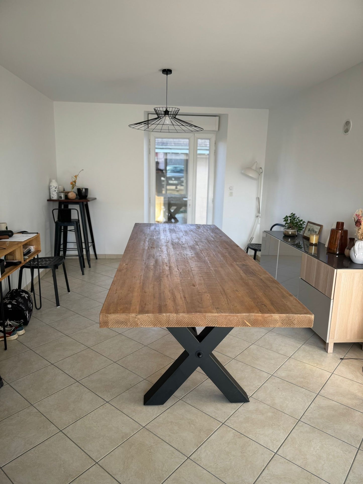 Table en Bois Massif avec Élégants Pieds en X RIETI - 300 x 110 cm