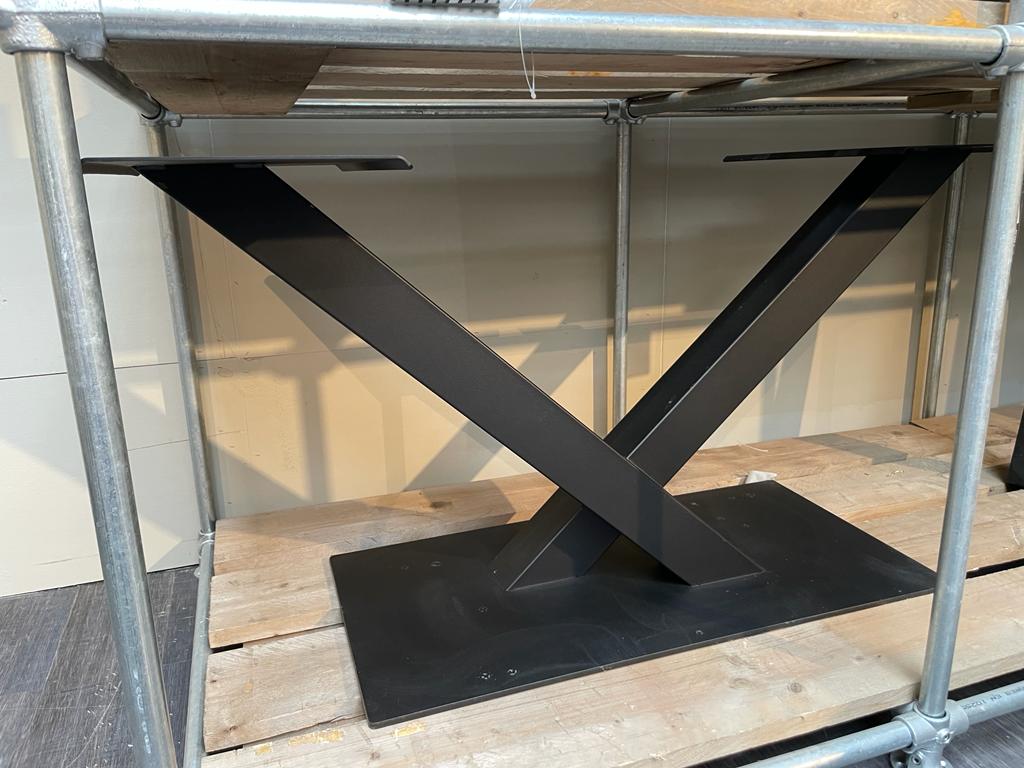 Pied de Table Central Forme V en Métal Noir Mat | Meuble Ébéniste