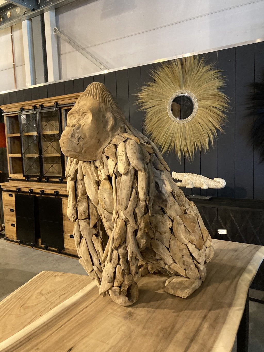 Grande Sculpture de Gorille en Teck Massif | Meuble Ébéniste
