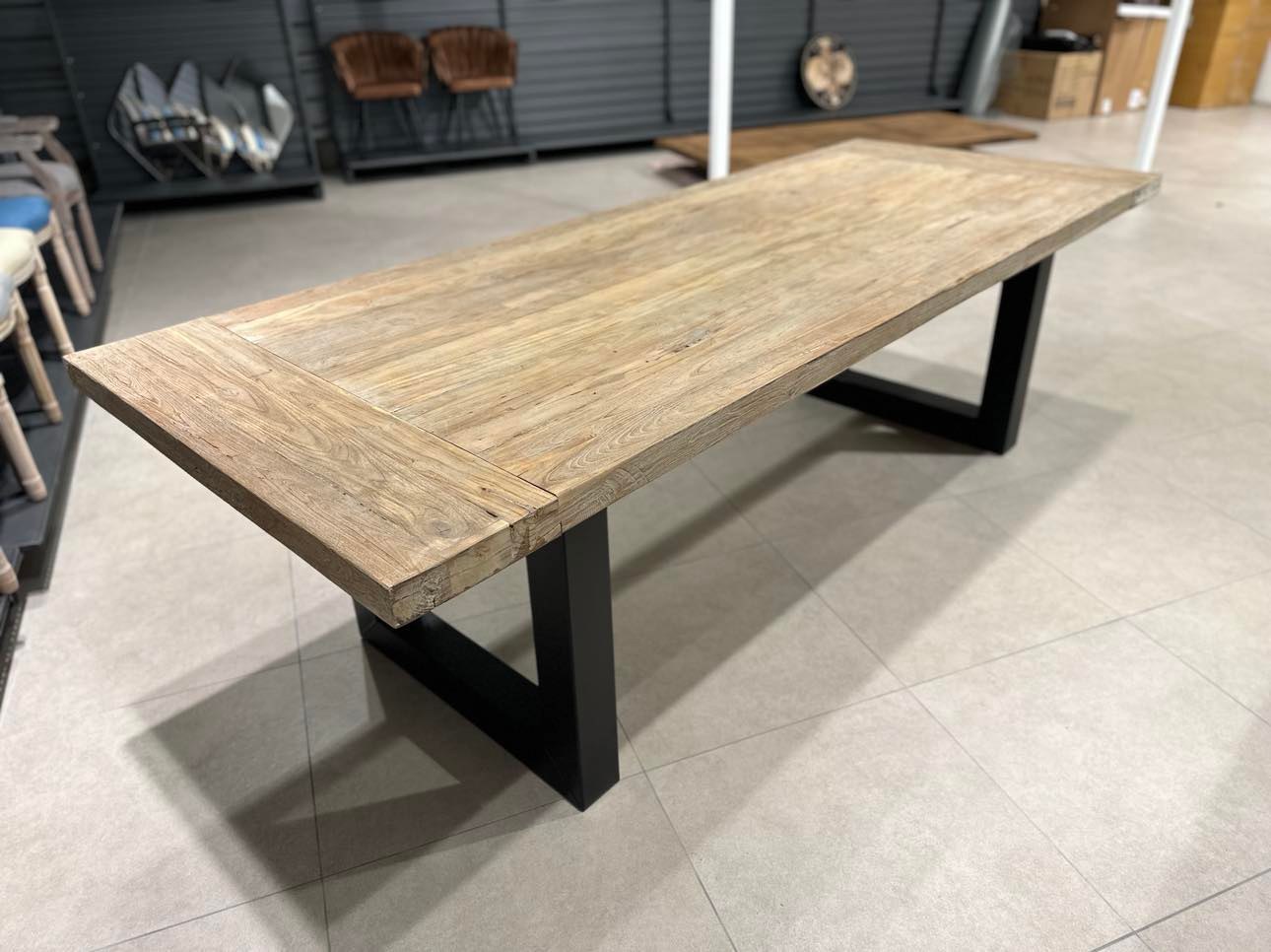 Table en Teck Massif Cérusé sur Mesure | Meuble Ébéniste