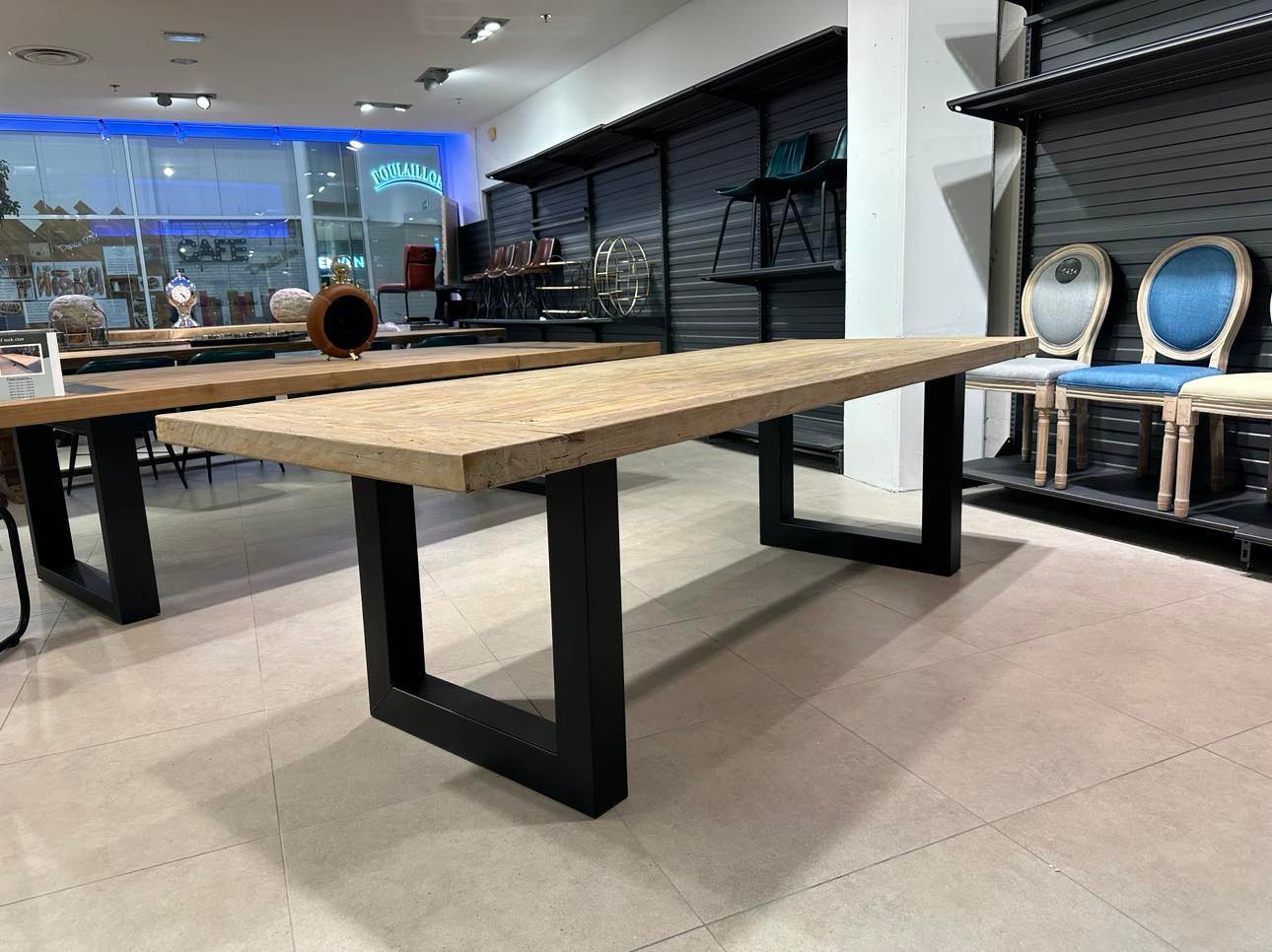 Table en Teck Massif Cérusé sur Mesure | Meuble Ébéniste