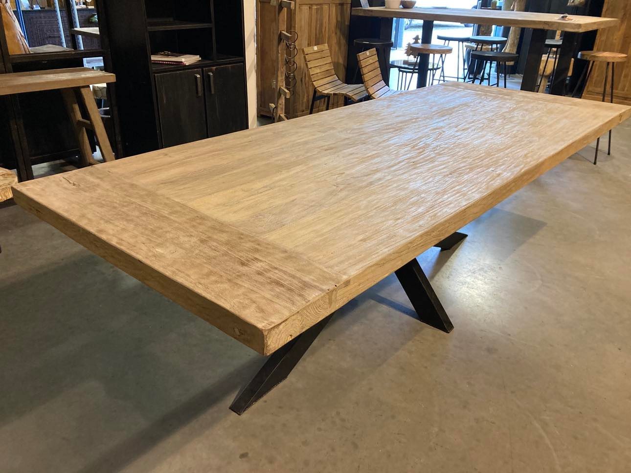 Table en Teck Massif Cérusé sur Mesure | Meuble Ébéniste