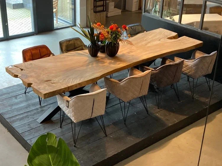 Table de Salle à Manger en Bois Massif : Pourquoi Choisir la Fabrication Artisanale ?