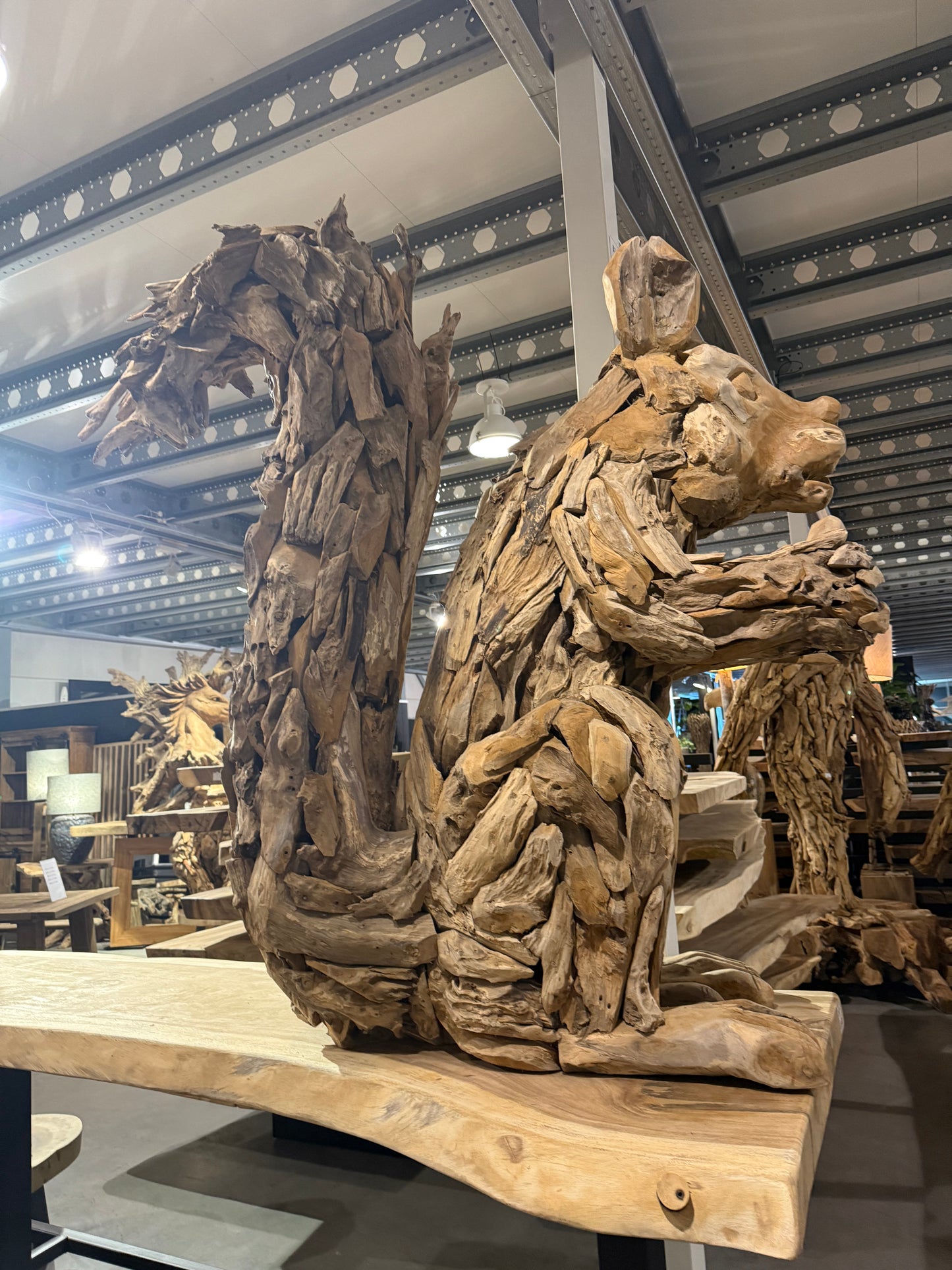Sculpture animale artisanale en bois flotté