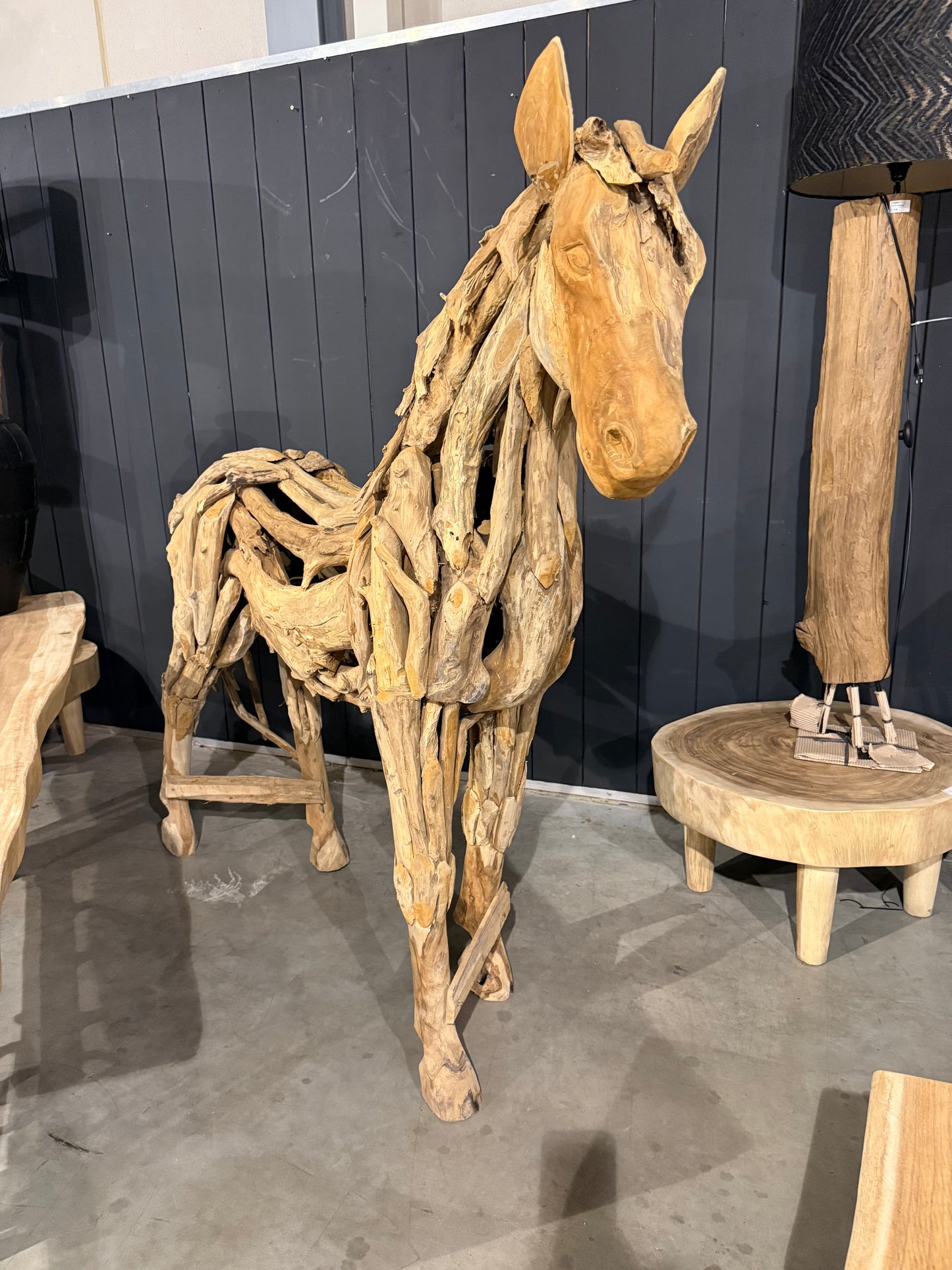 Sculpture animale artisanale en bois flotté