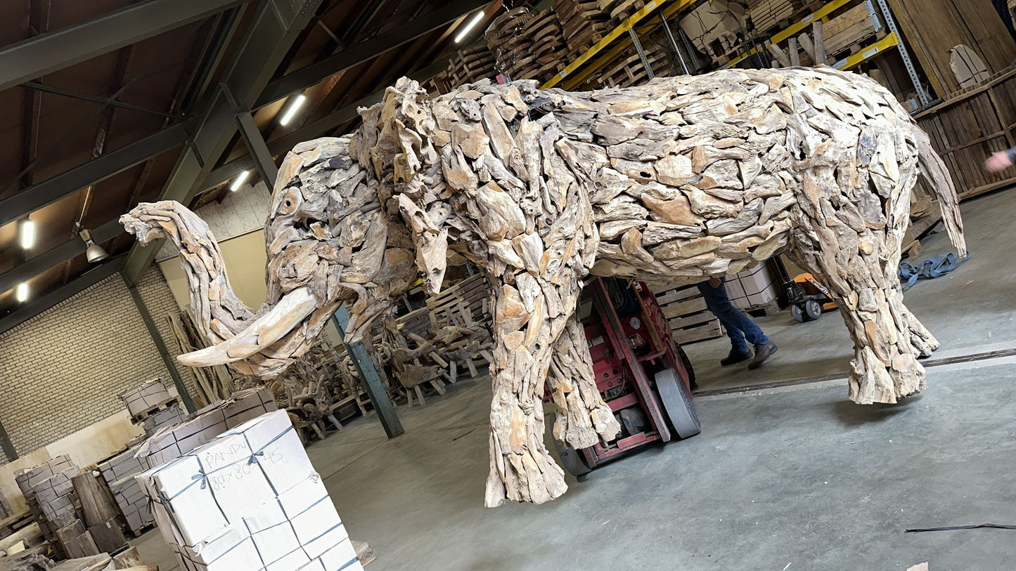 Sculpture animale artisanale en bois flotté