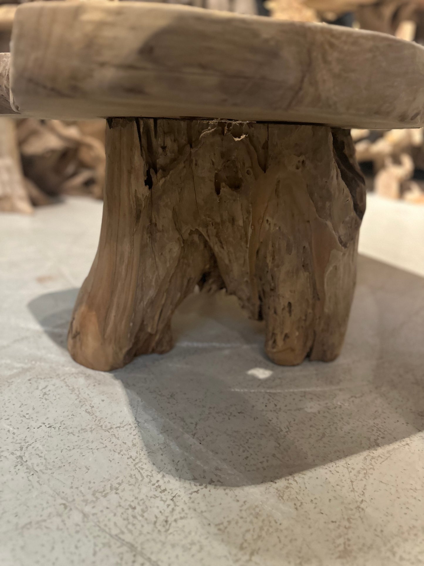 Table Basse en Souche de Bois - Pièce Authentique au Design Naturel