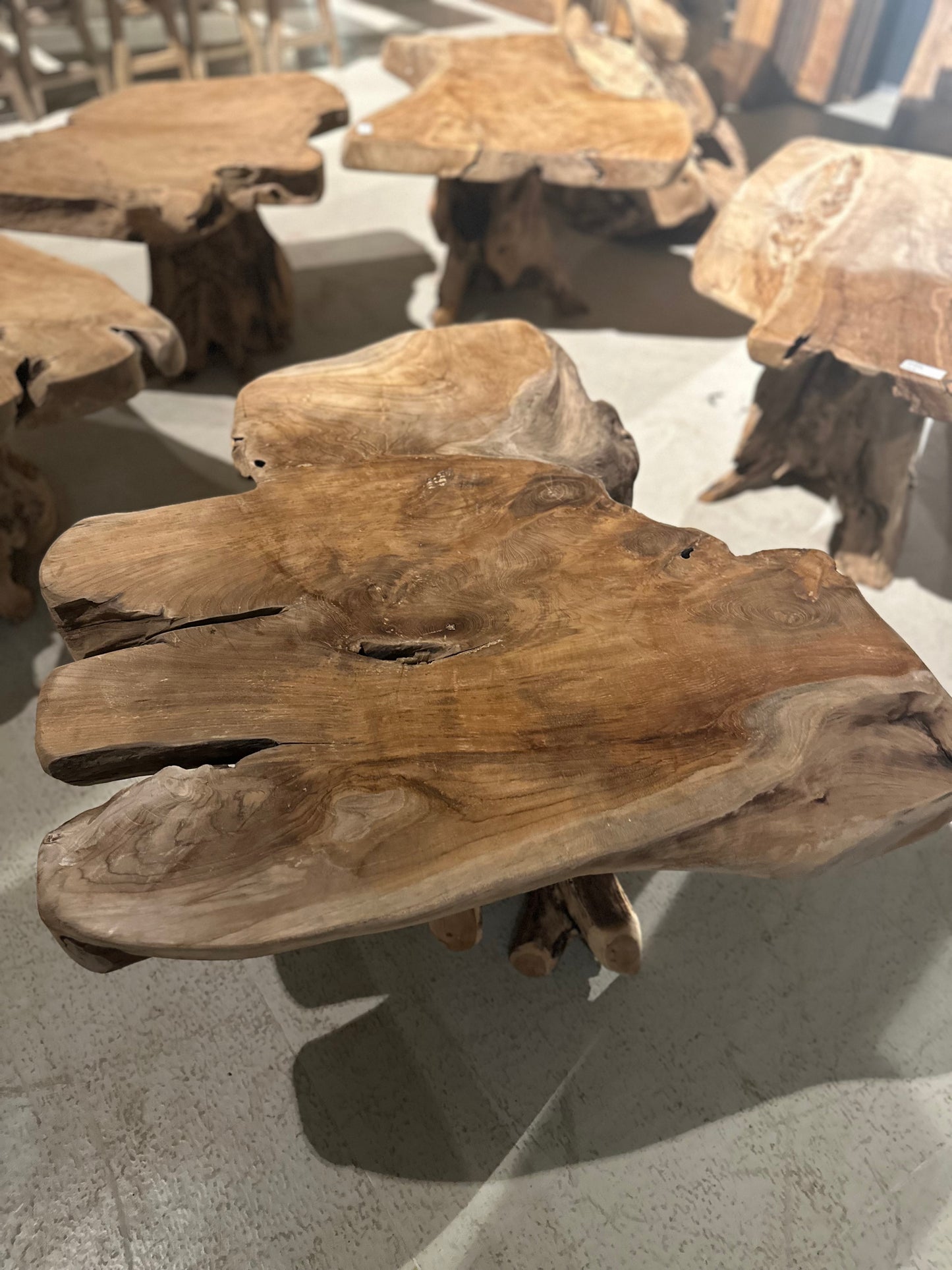 Table Basse en Souche de Bois - Pièce Authentique au Design Naturel