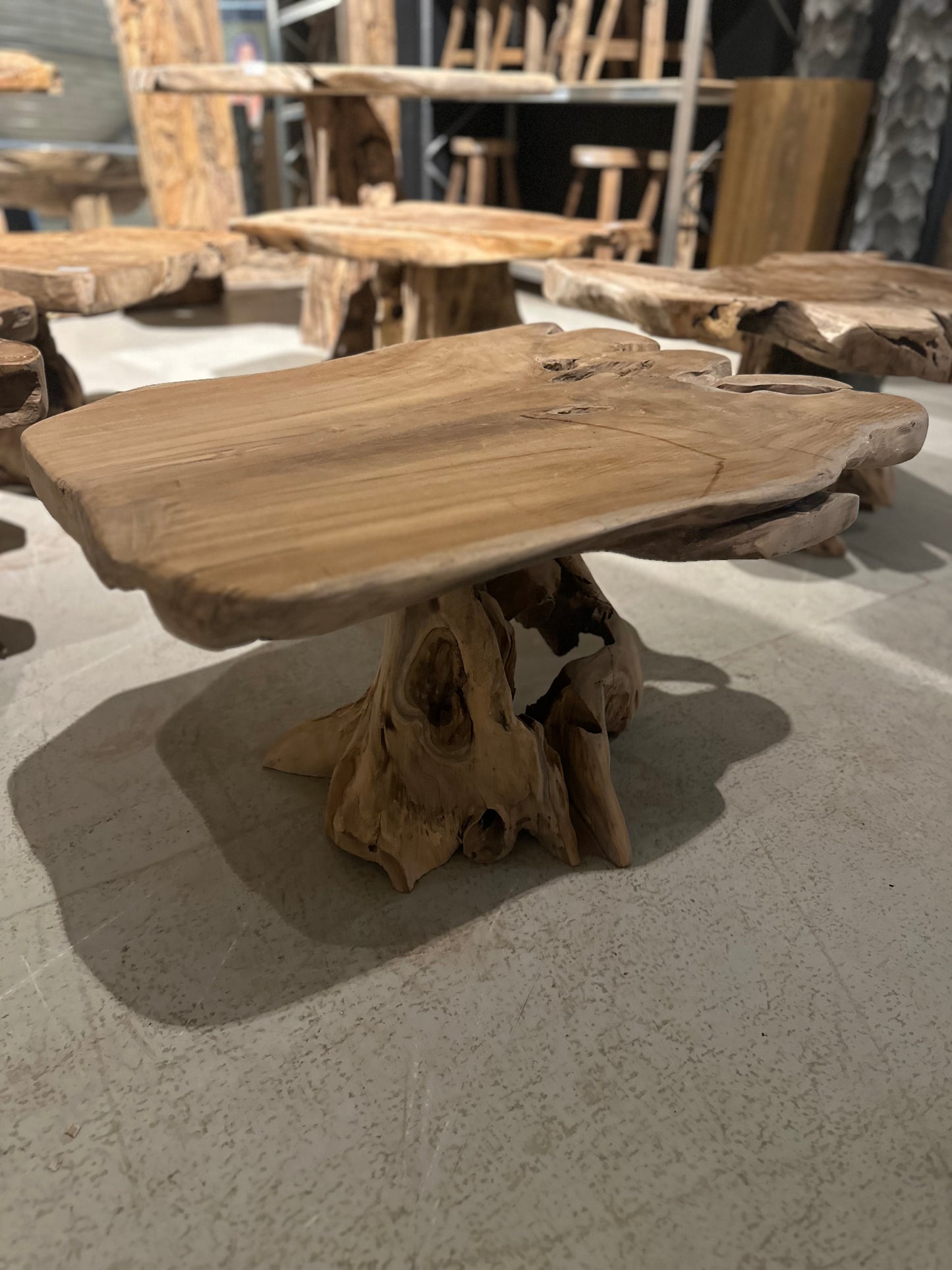 Table Basse en Souche de Bois - Pièce Authentique au Design Naturel