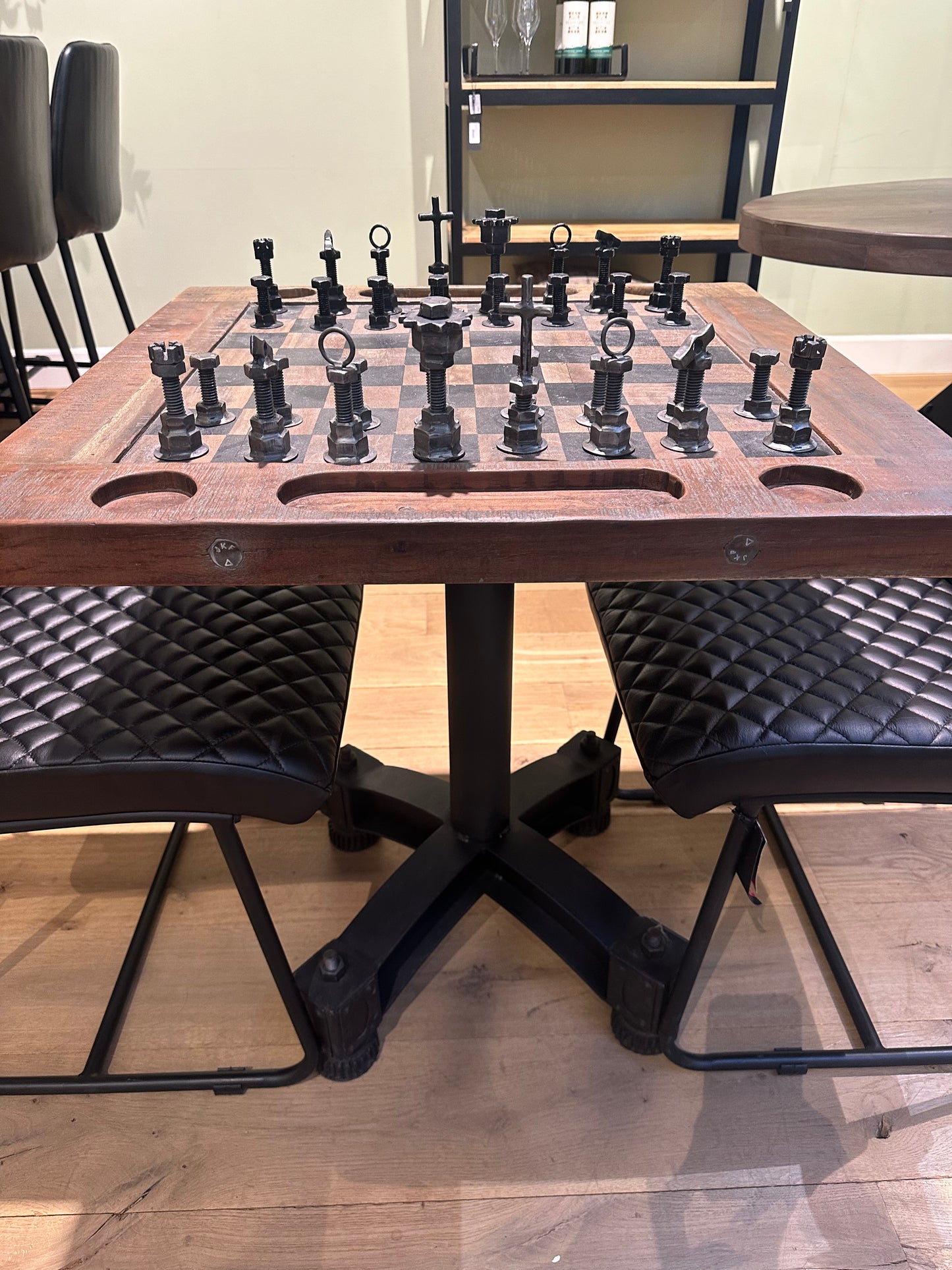 "Échiquier Impérial" Table d'Échecs Élégance