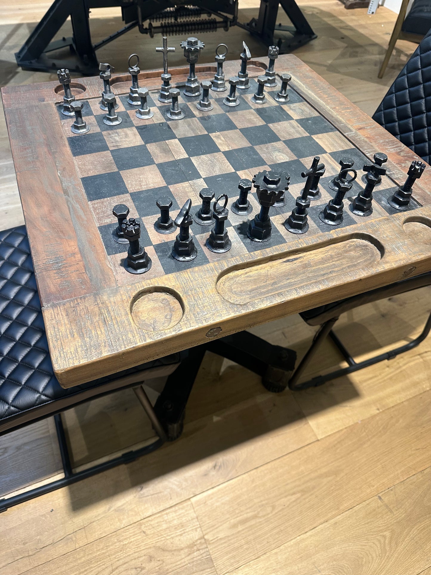 "Échiquier Impérial" Table d'Échecs Élégance