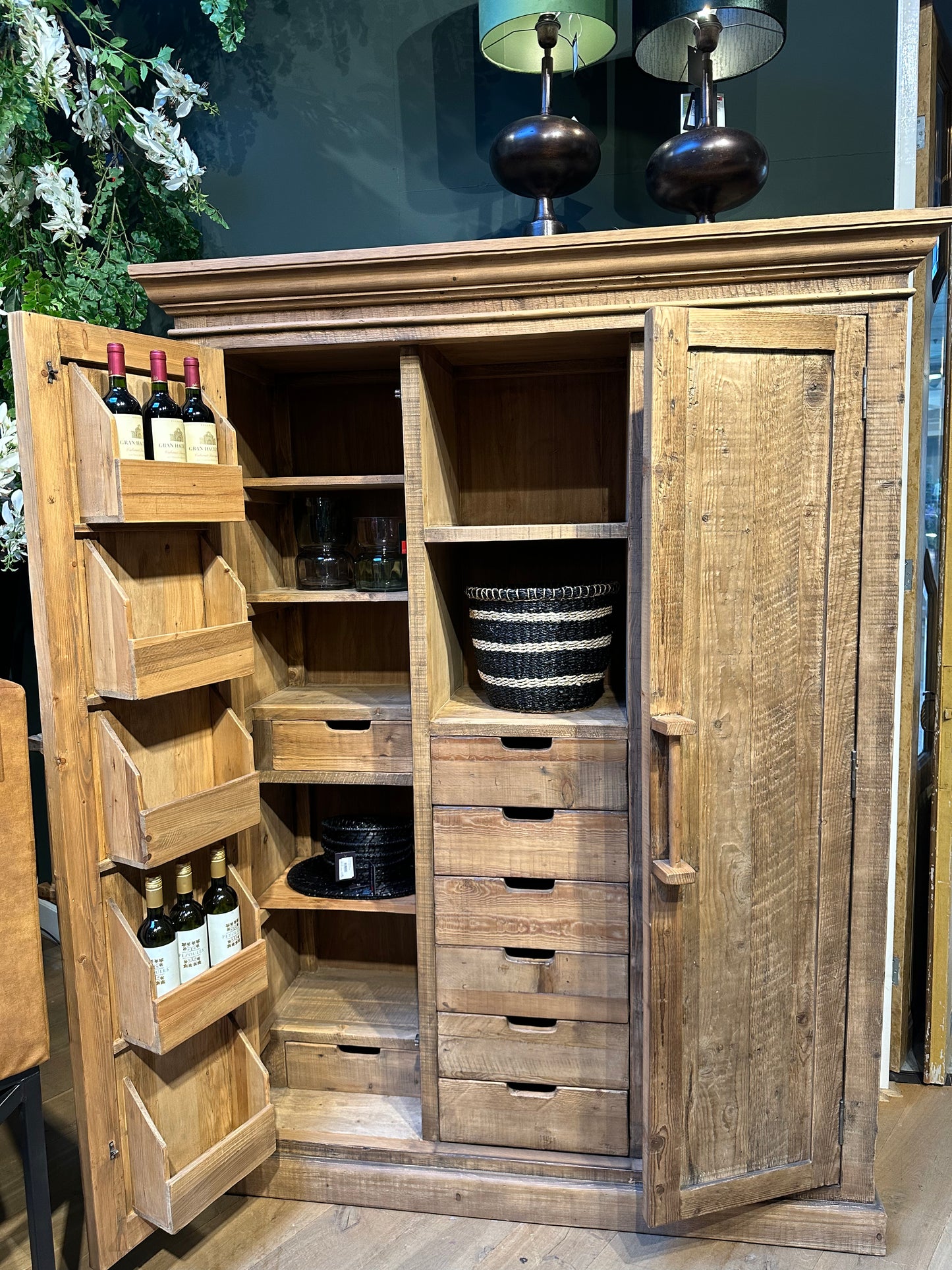 Celier à Vin en Bois - Stockage Élégant et Traditionnel pour Vos Grands Crus