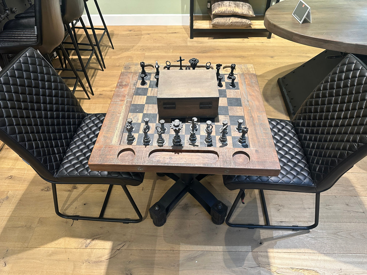 "Échiquier Impérial" Table d'Échecs Élégance