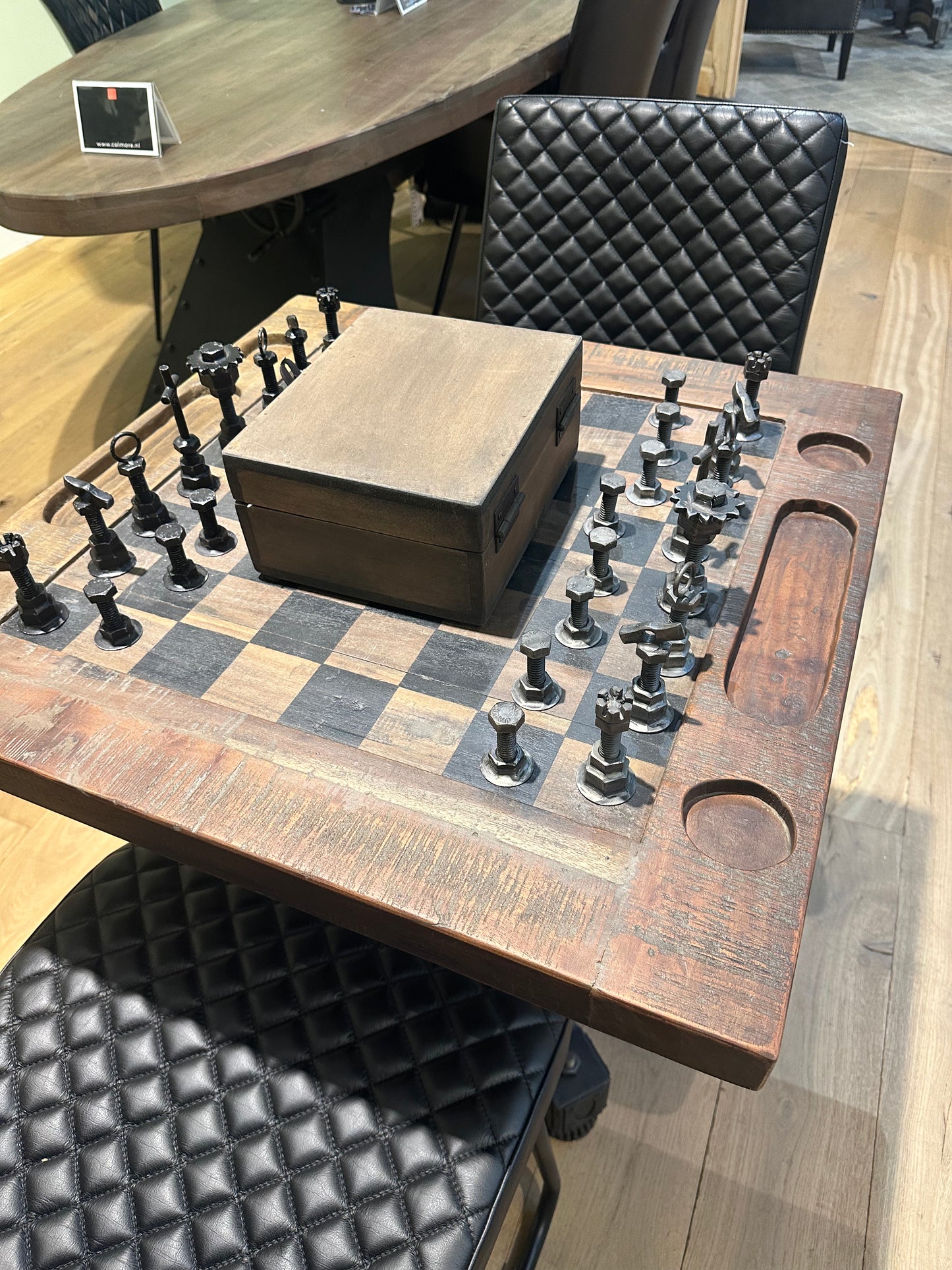 "Échiquier Impérial" Table d'Échecs Élégance