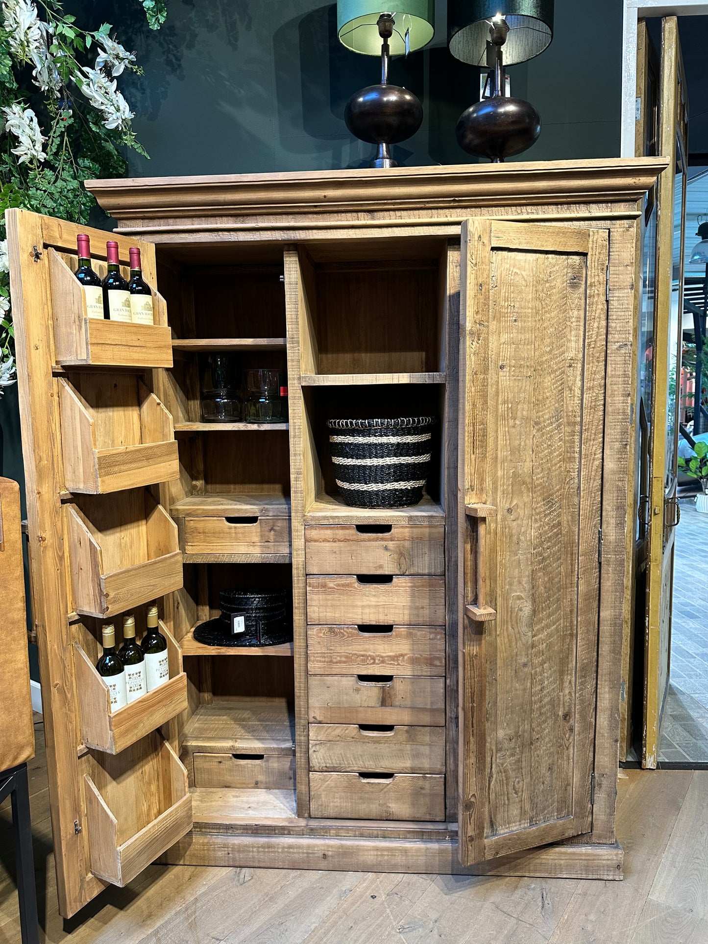 Celier à Vin en Bois - Stockage Élégant et Traditionnel pour Vos Grands Crus