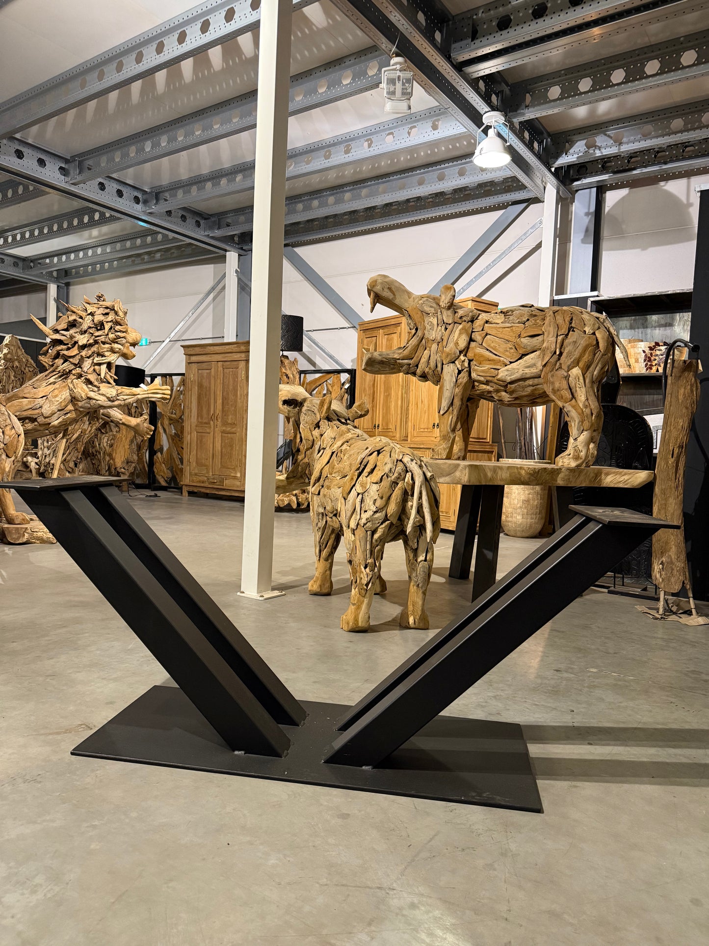 Pied de Table Central "Forme V" en Métal Noir Mat