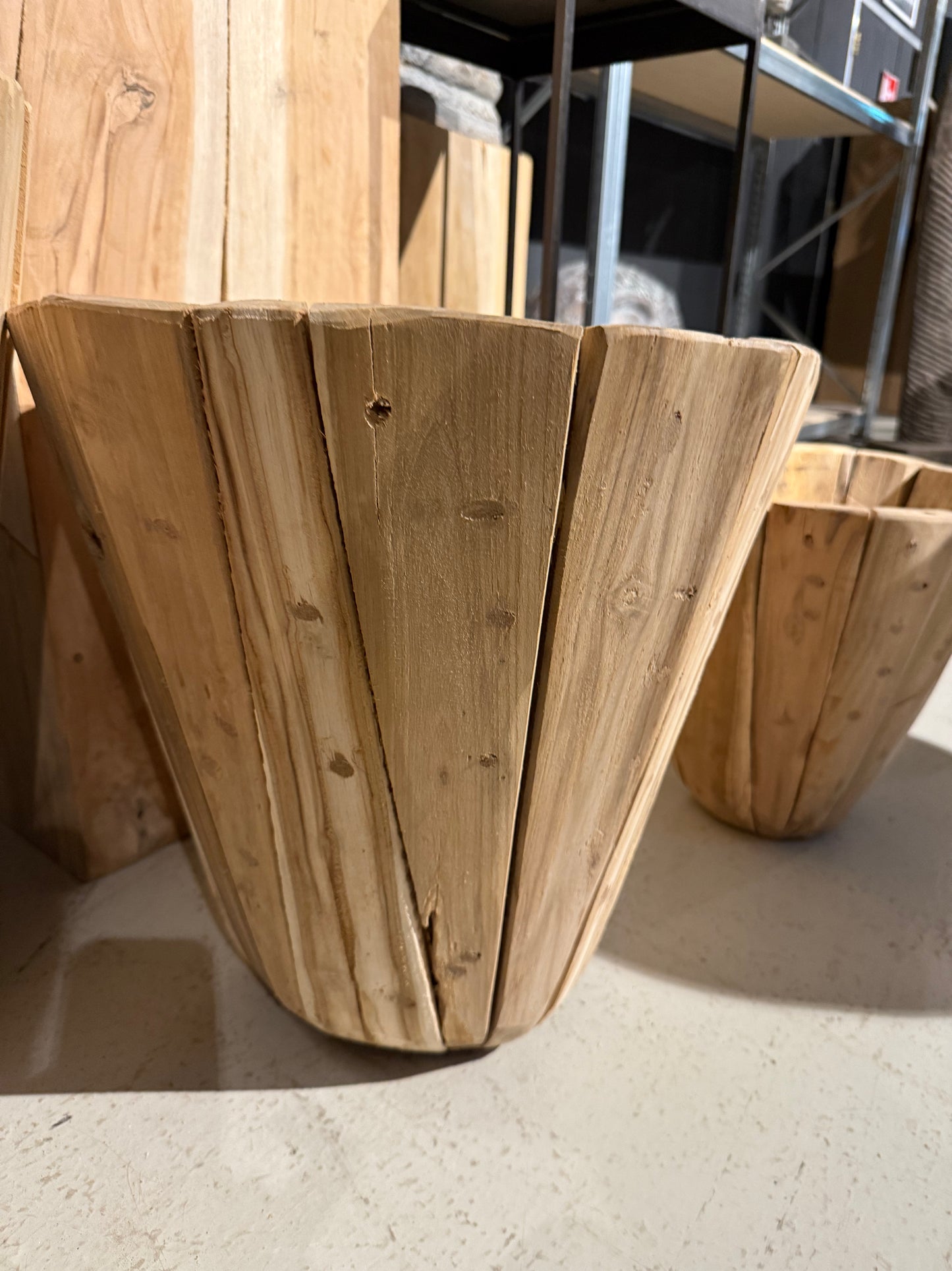 Pot de fleur en teck massif artisanal pour décoration intérieure et extérieure