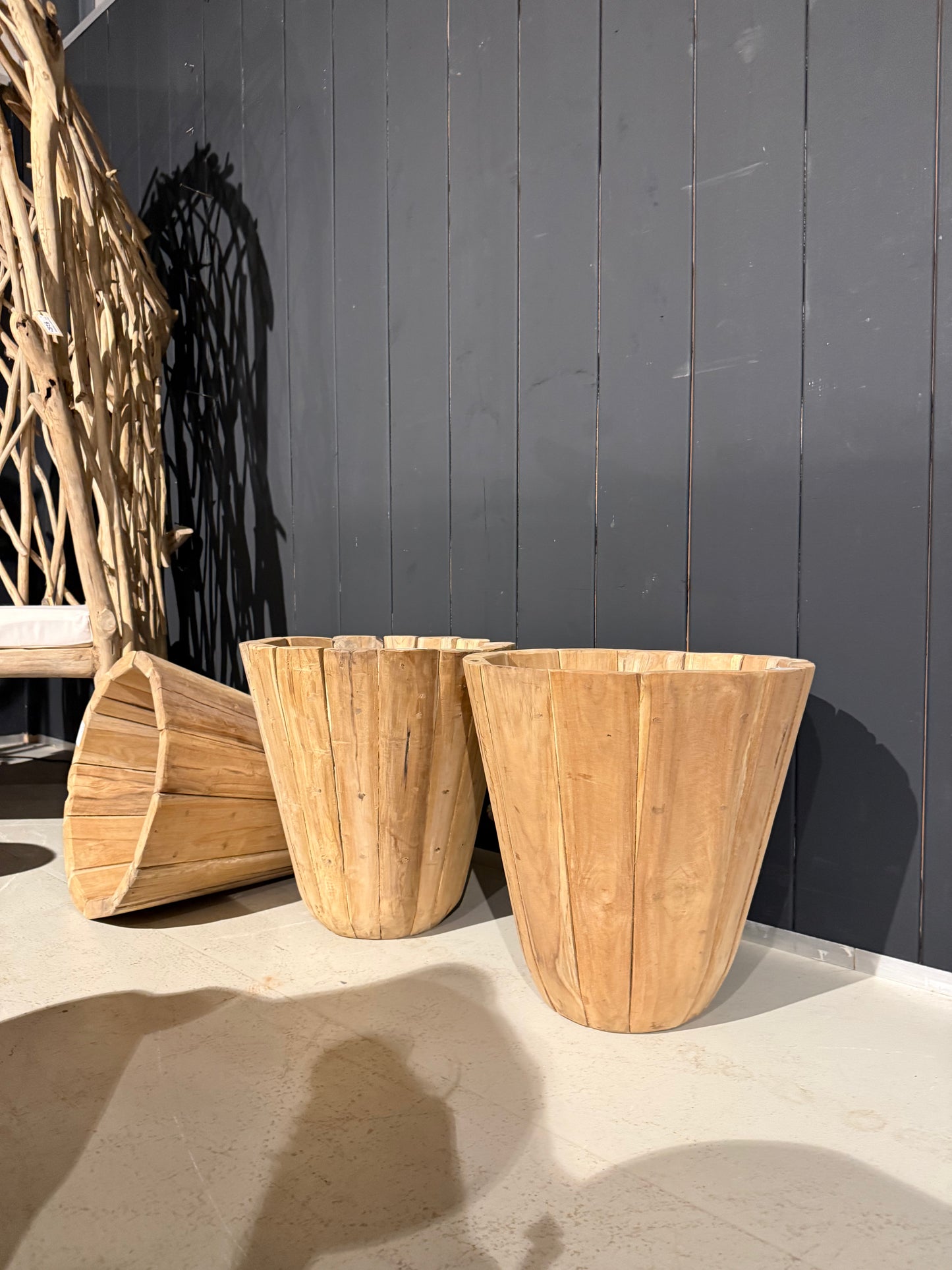 Pot de fleur en teck massif artisanal pour décoration intérieure et extérieure