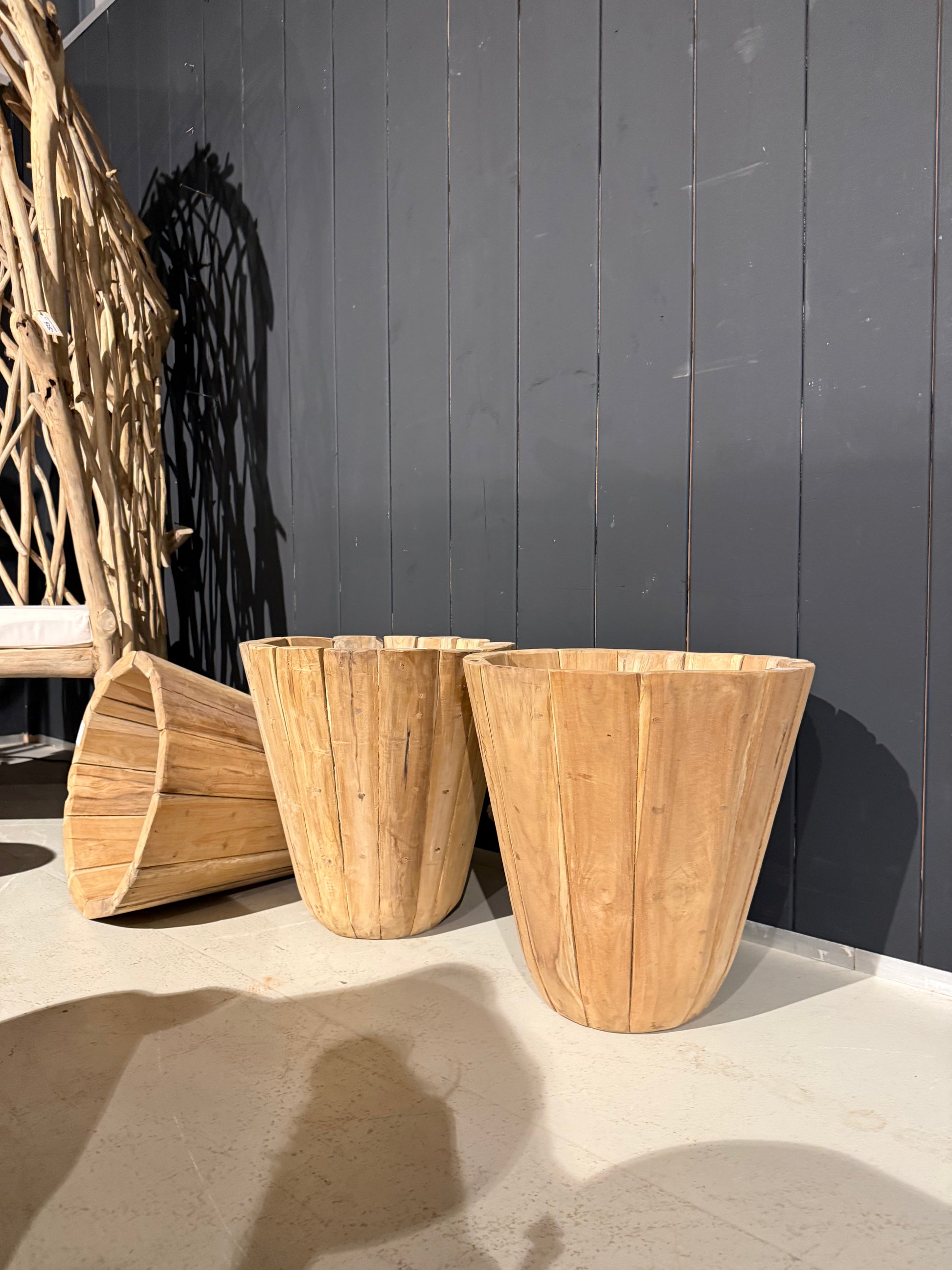 Pot de fleur en teck massif artisanal pour décoration intérieure et extérieure